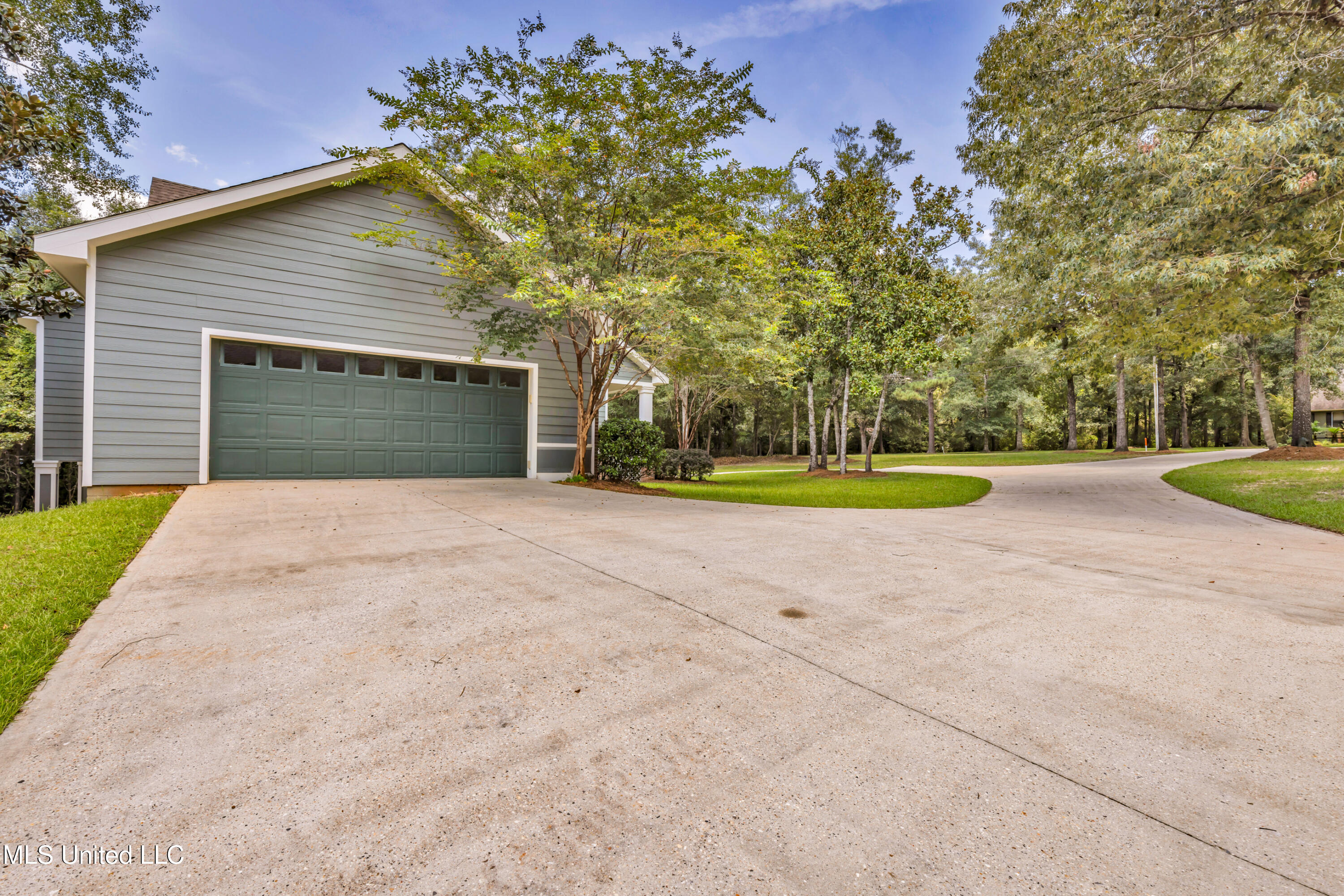 2913 Holden Drive Property Photo 5