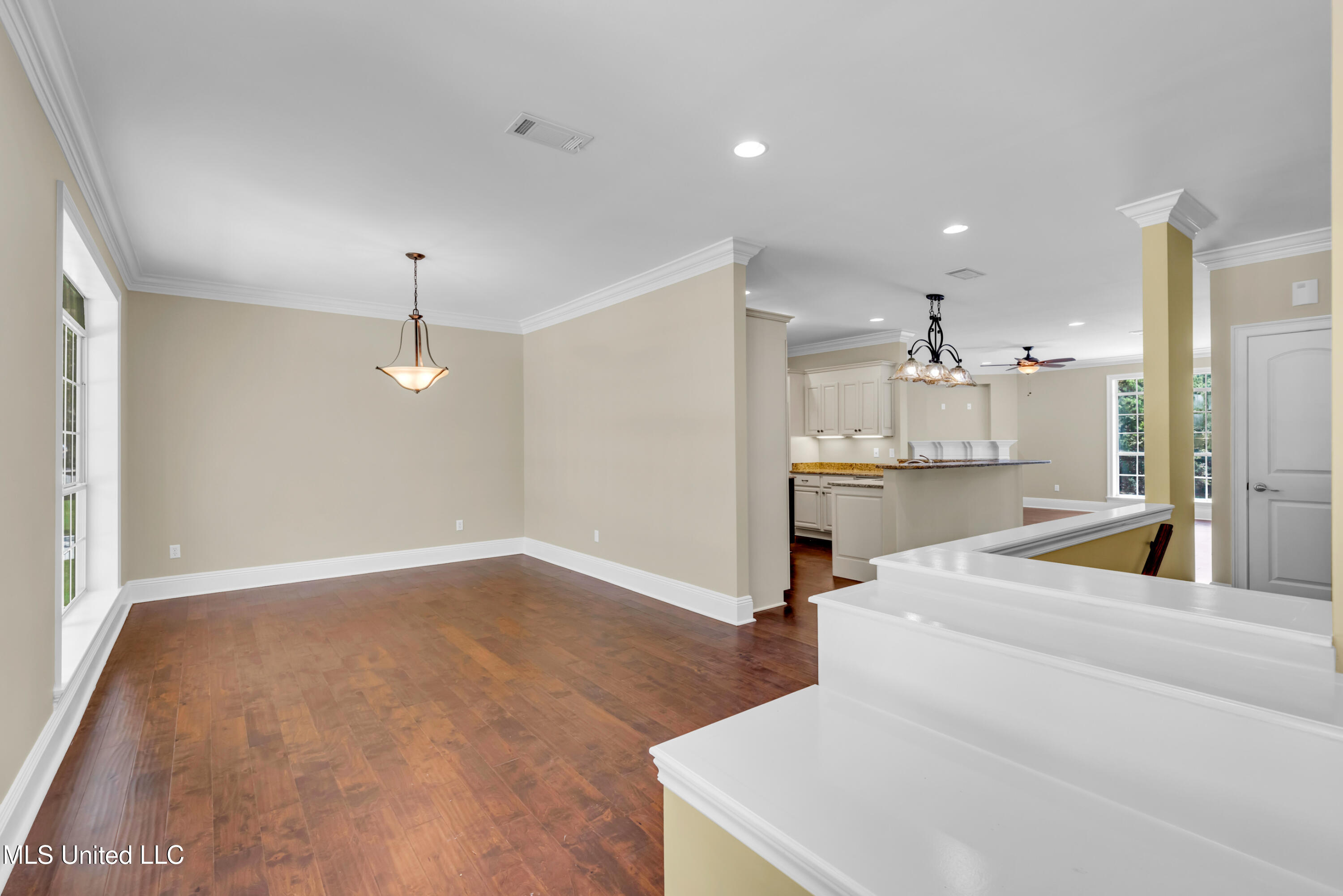 2913 Holden Drive Property Photo 8