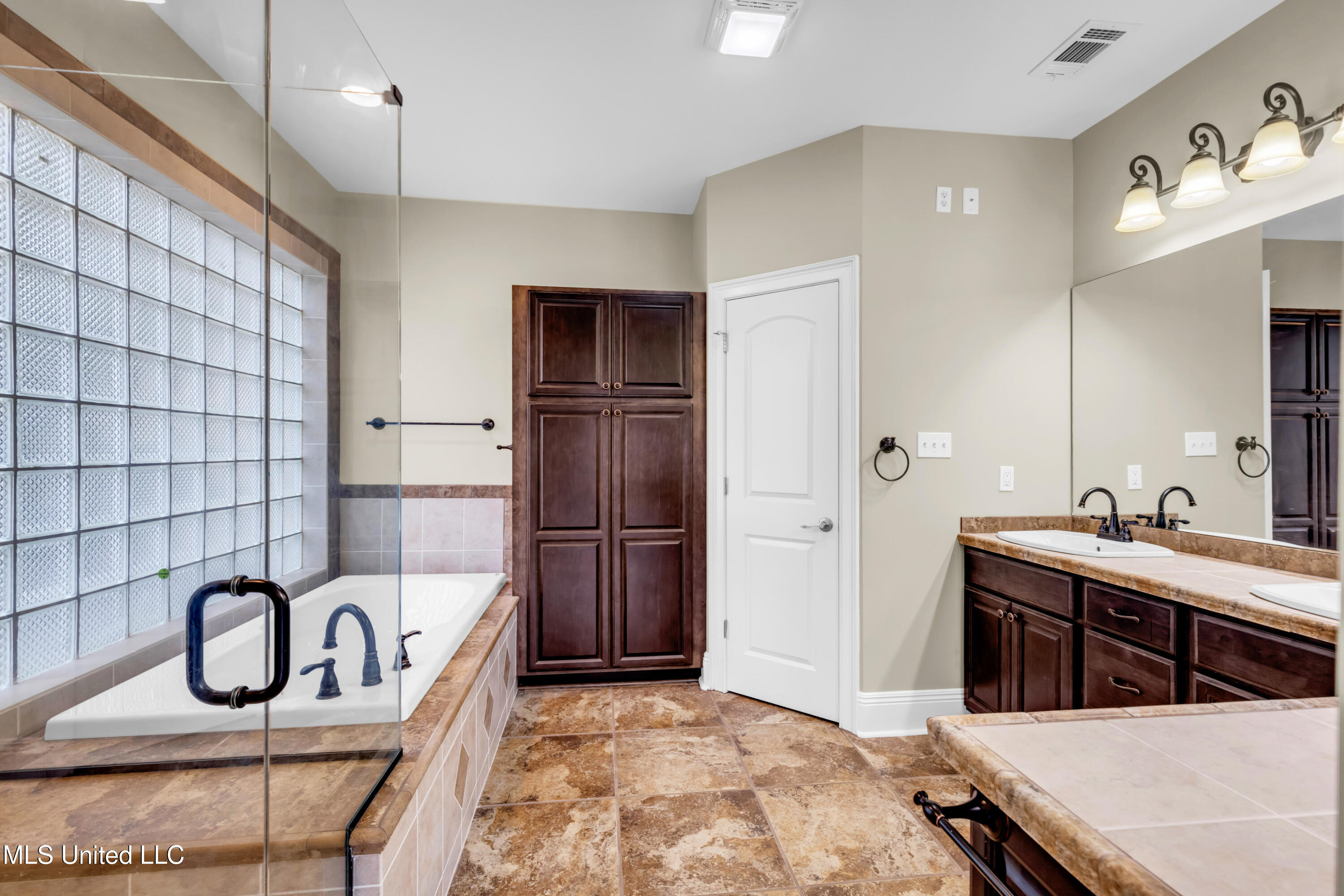 2913 Holden Drive Property Photo 27