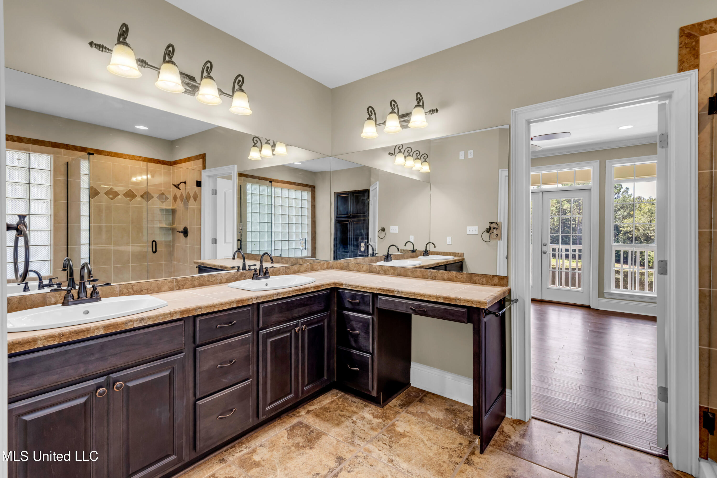 2913 Holden Drive Property Photo 28