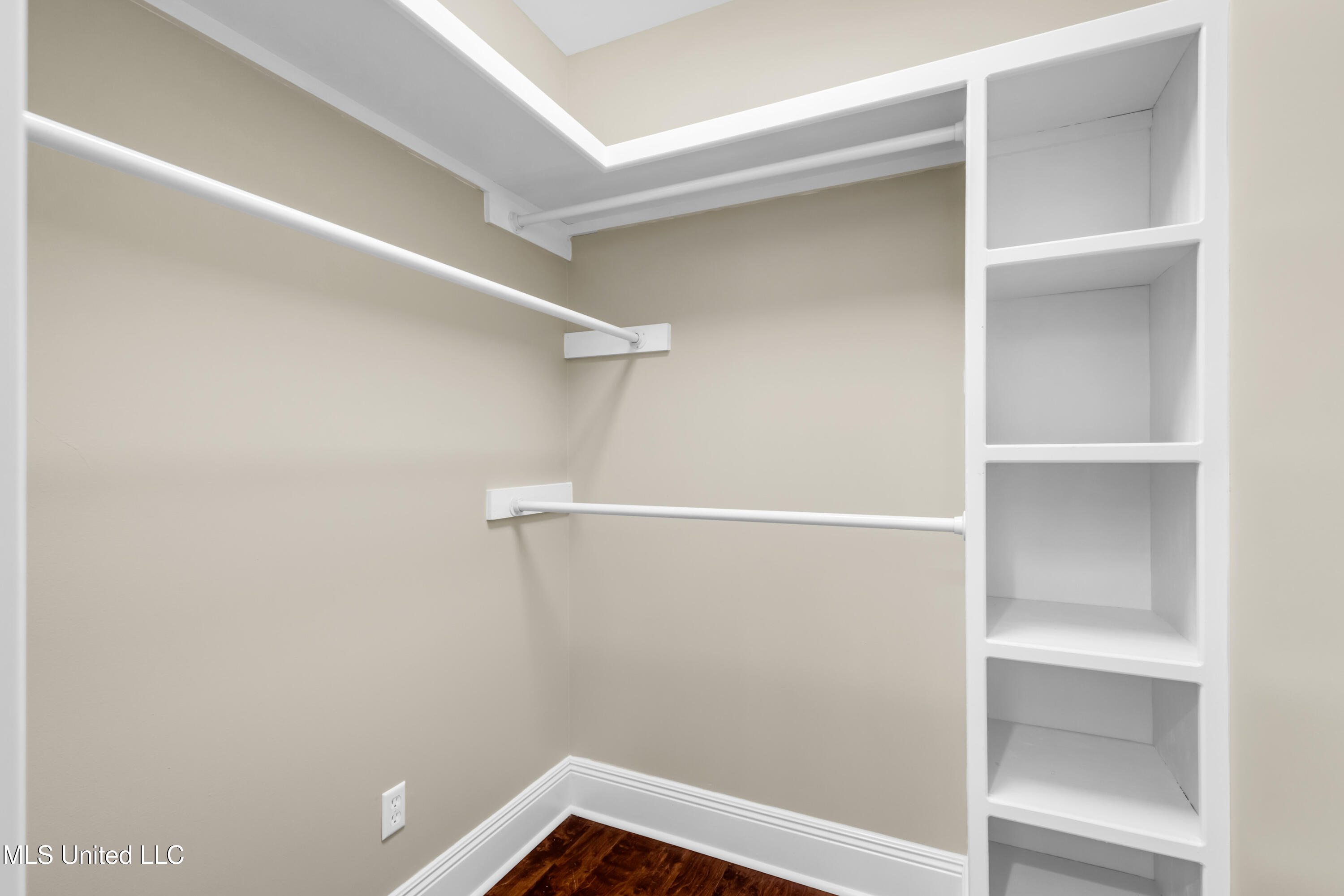 2913 Holden Drive Property Photo 30