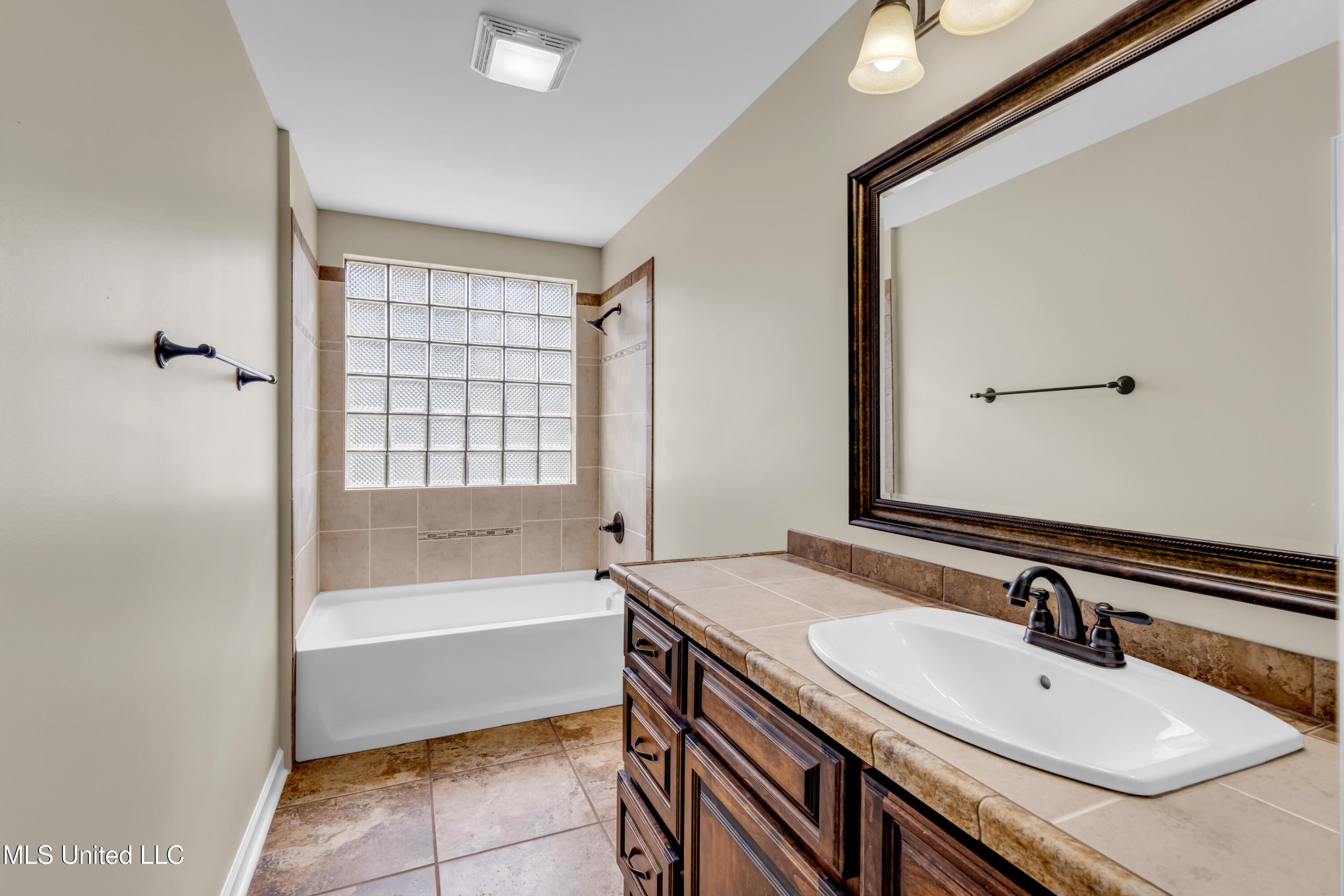 2913 Holden Drive Property Photo 40