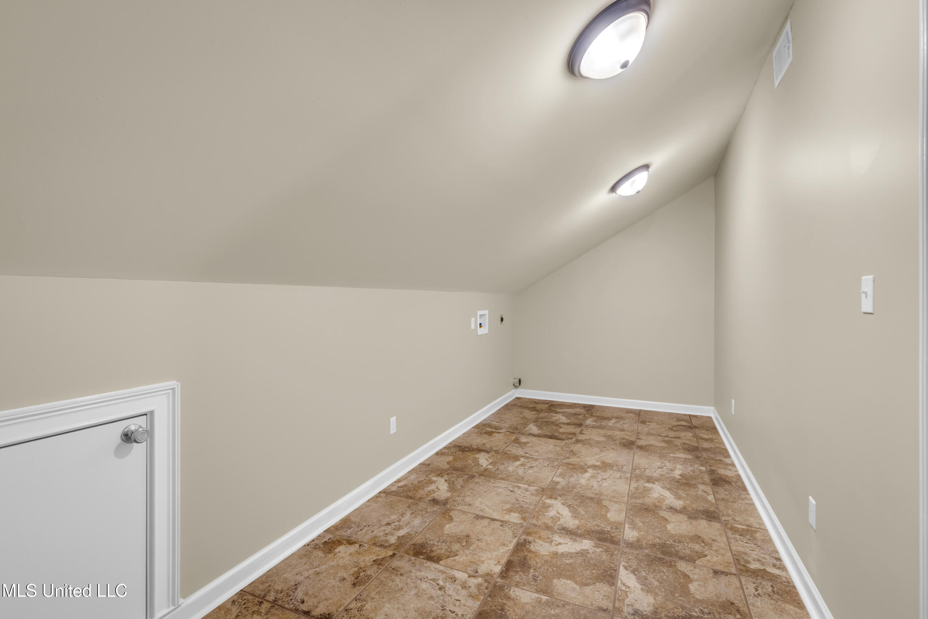 2913 Holden Drive Property Photo 41