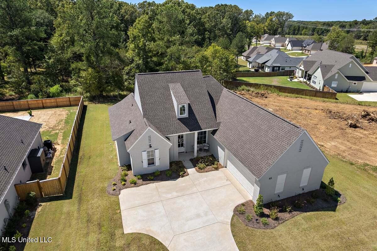 103 Grayson Way Property Photo 1