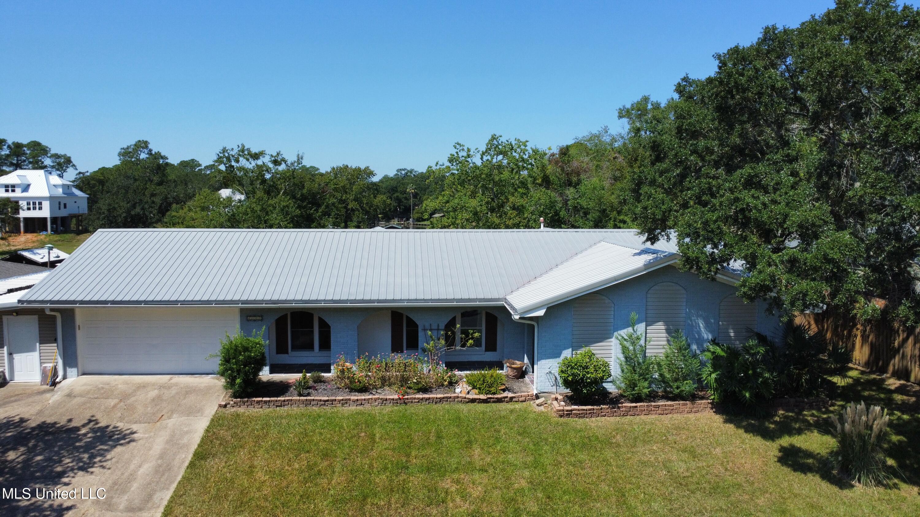 6009 Switzer Cove Property Photo 4