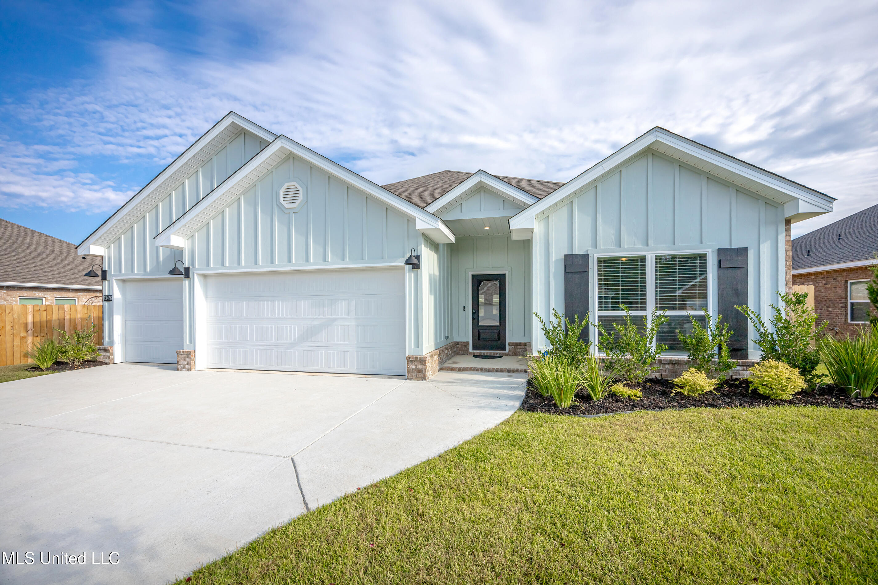 13456 Crane Drive Property Photo 1