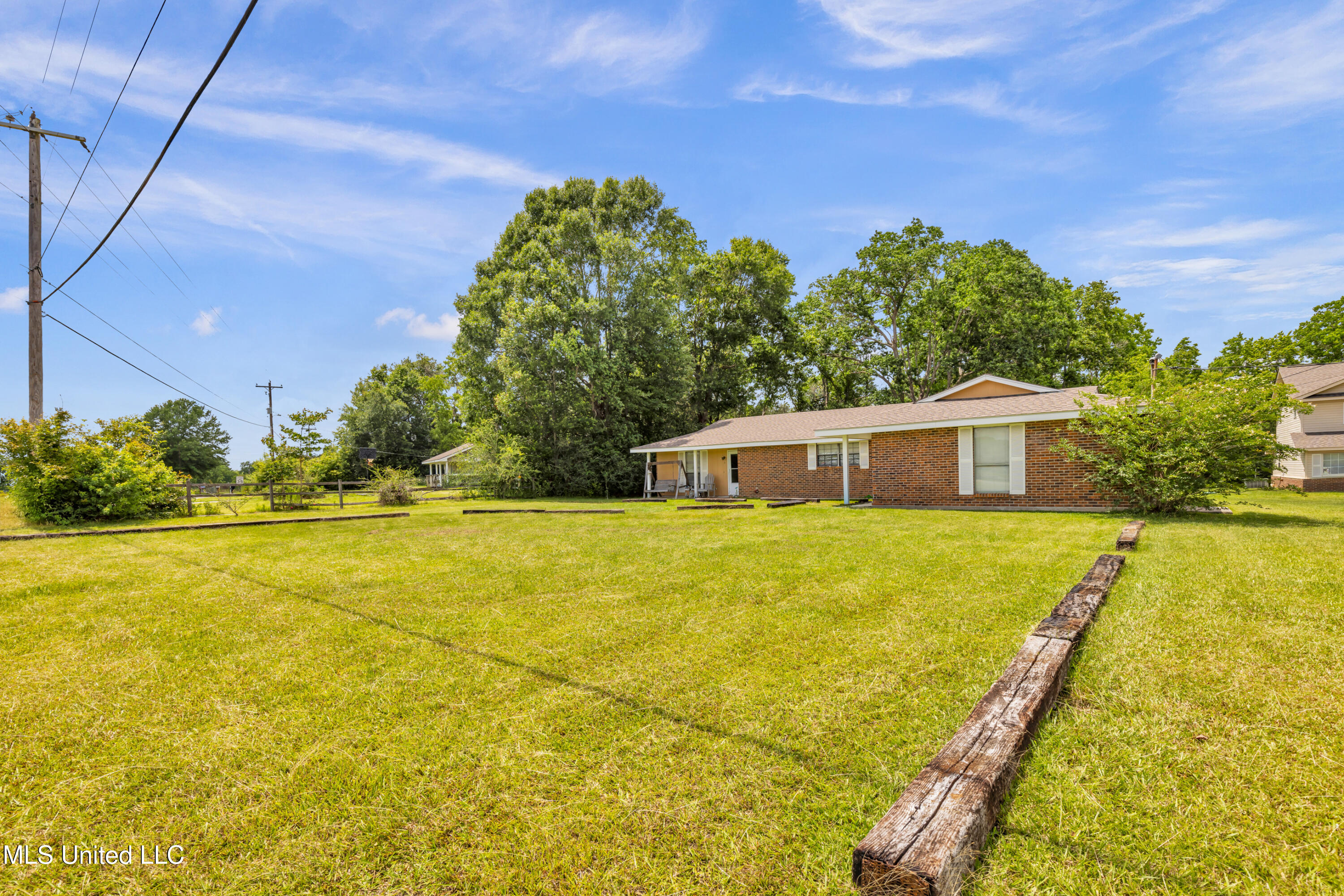 23027 Indian Ridge Road Property Photo 4