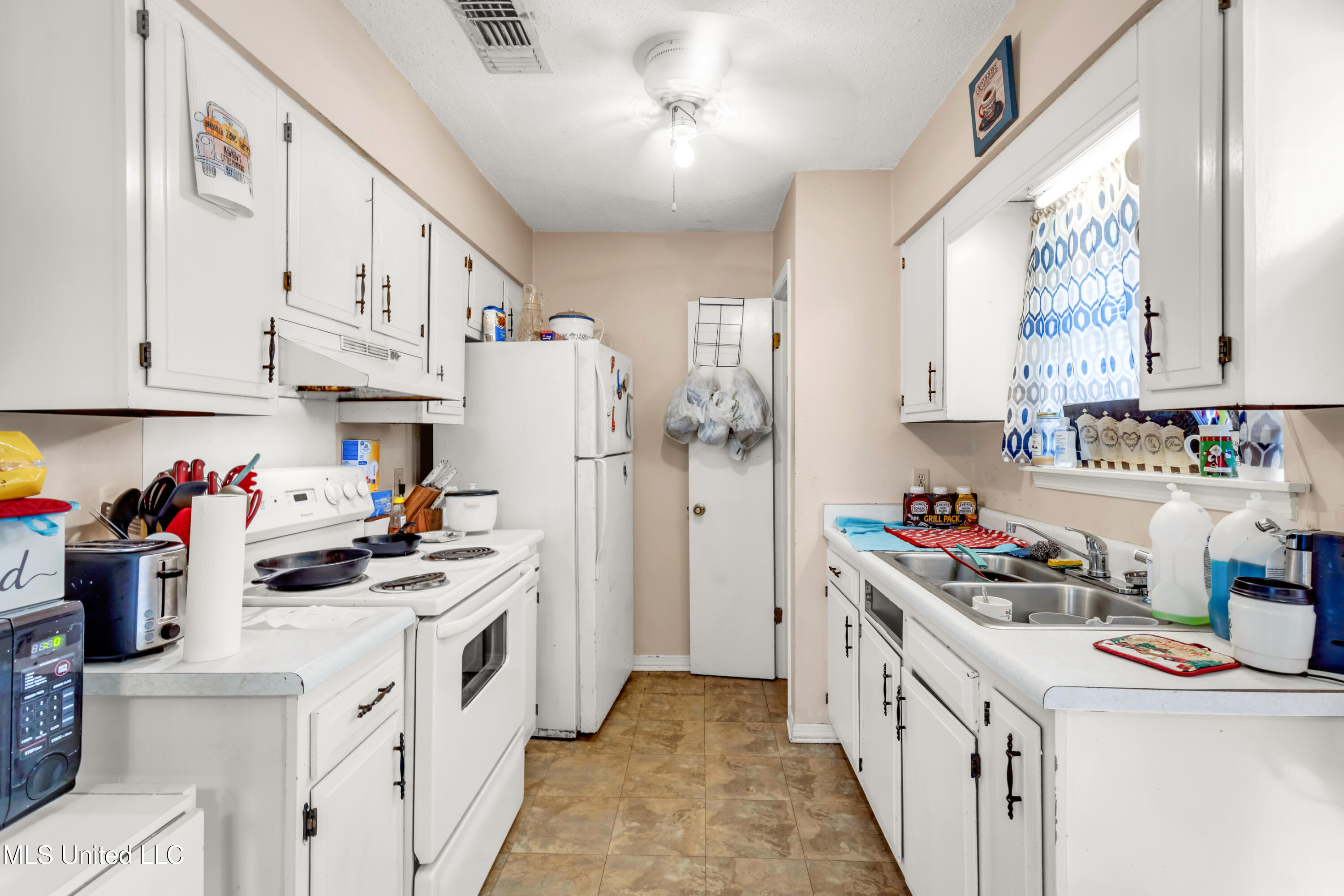 23027 Indian Ridge Road Property Photo 15