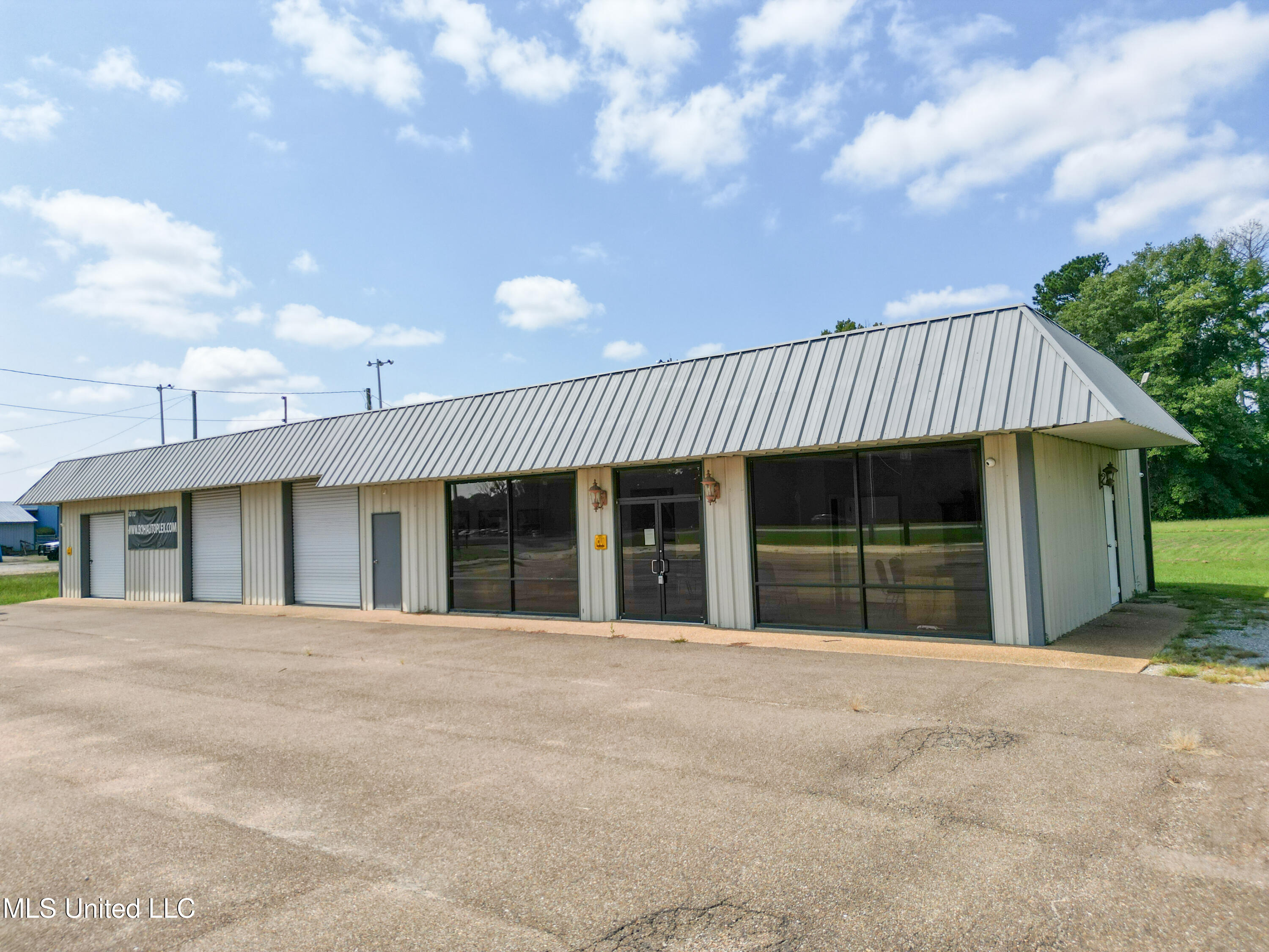 817 Highway 35 Property Photo 2