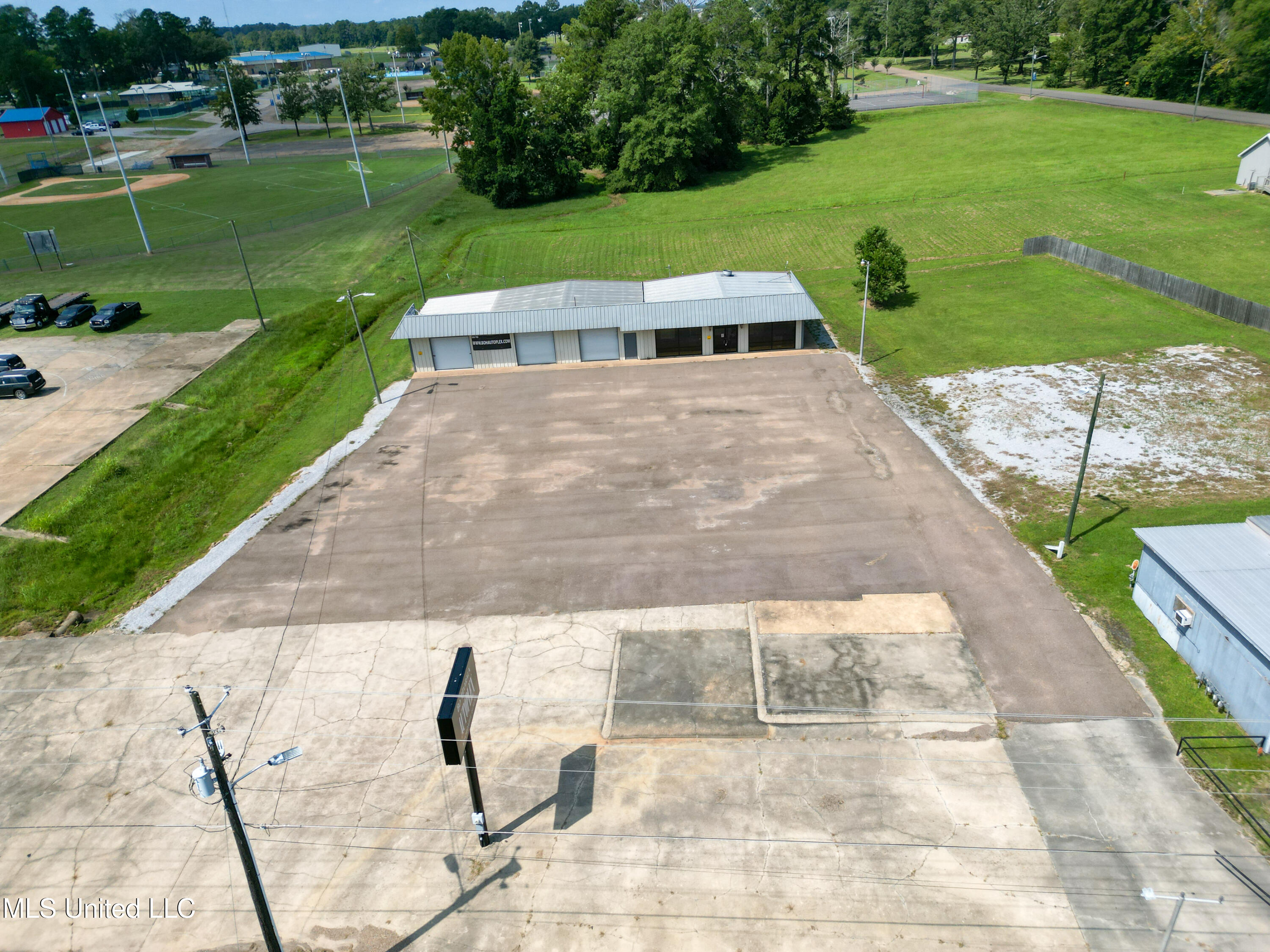 817 Highway 35 Property Photo 6