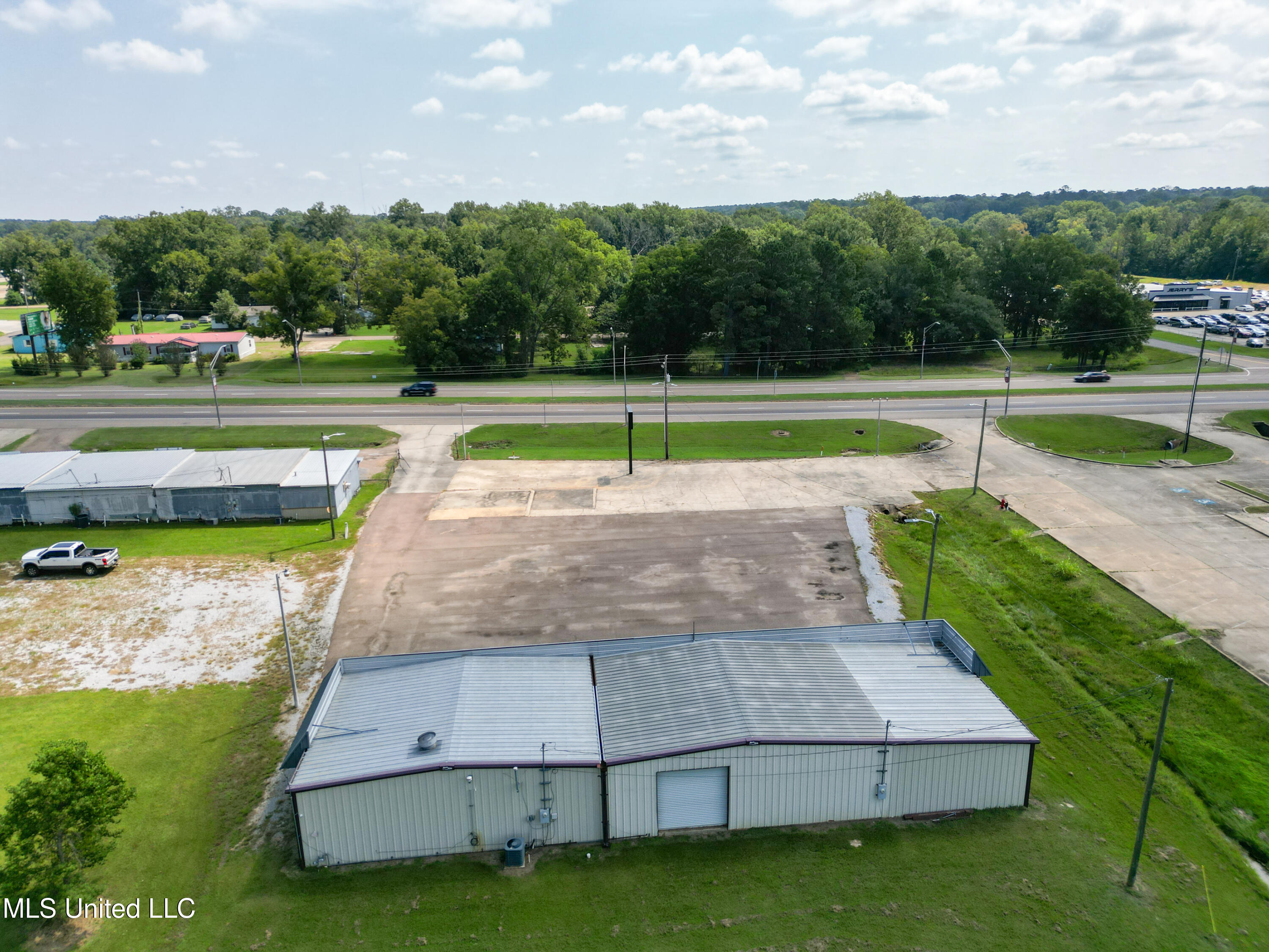 817 Highway 35 Property Photo 9