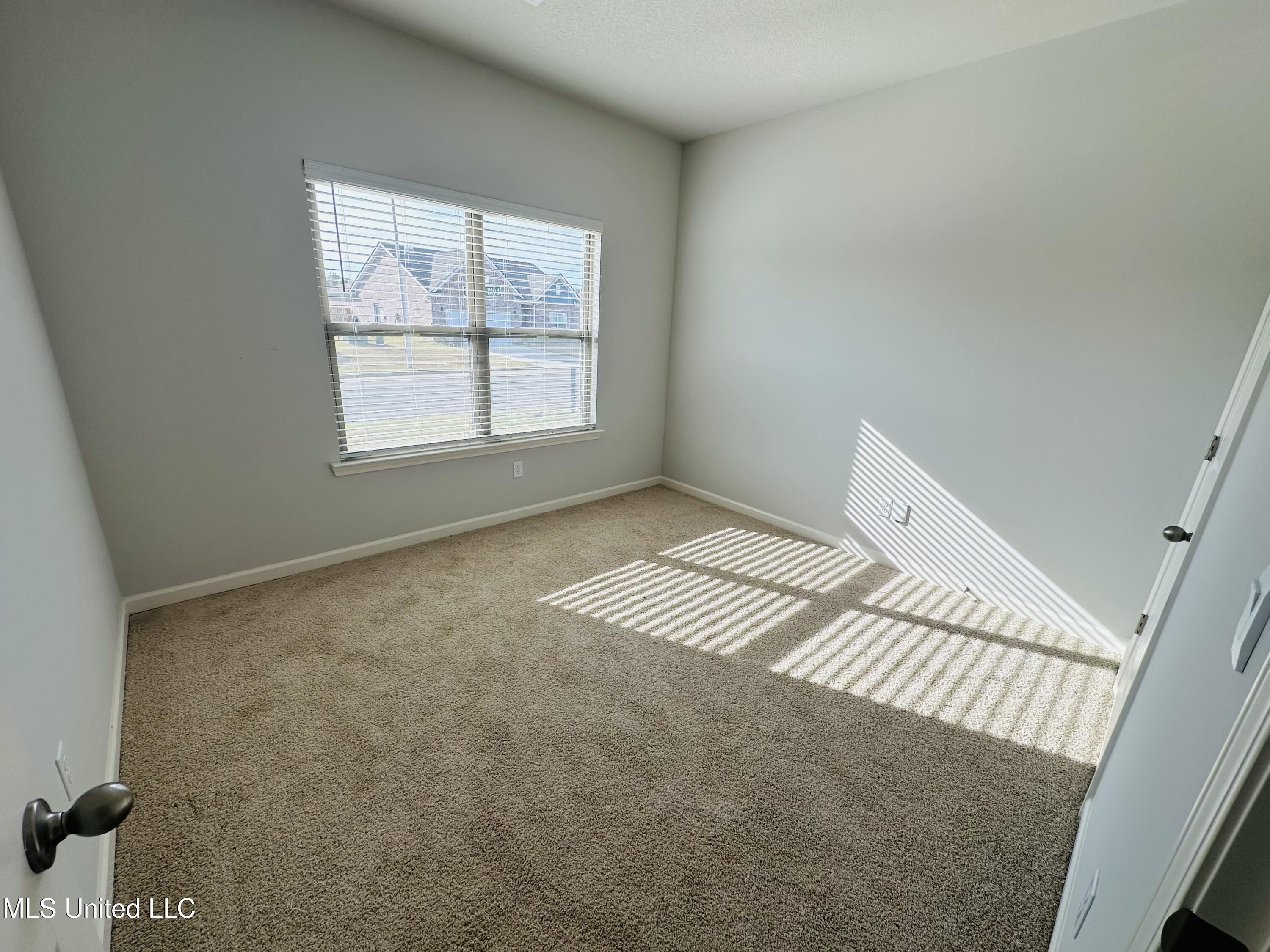 87 Banks Boulevard Property Photo 2