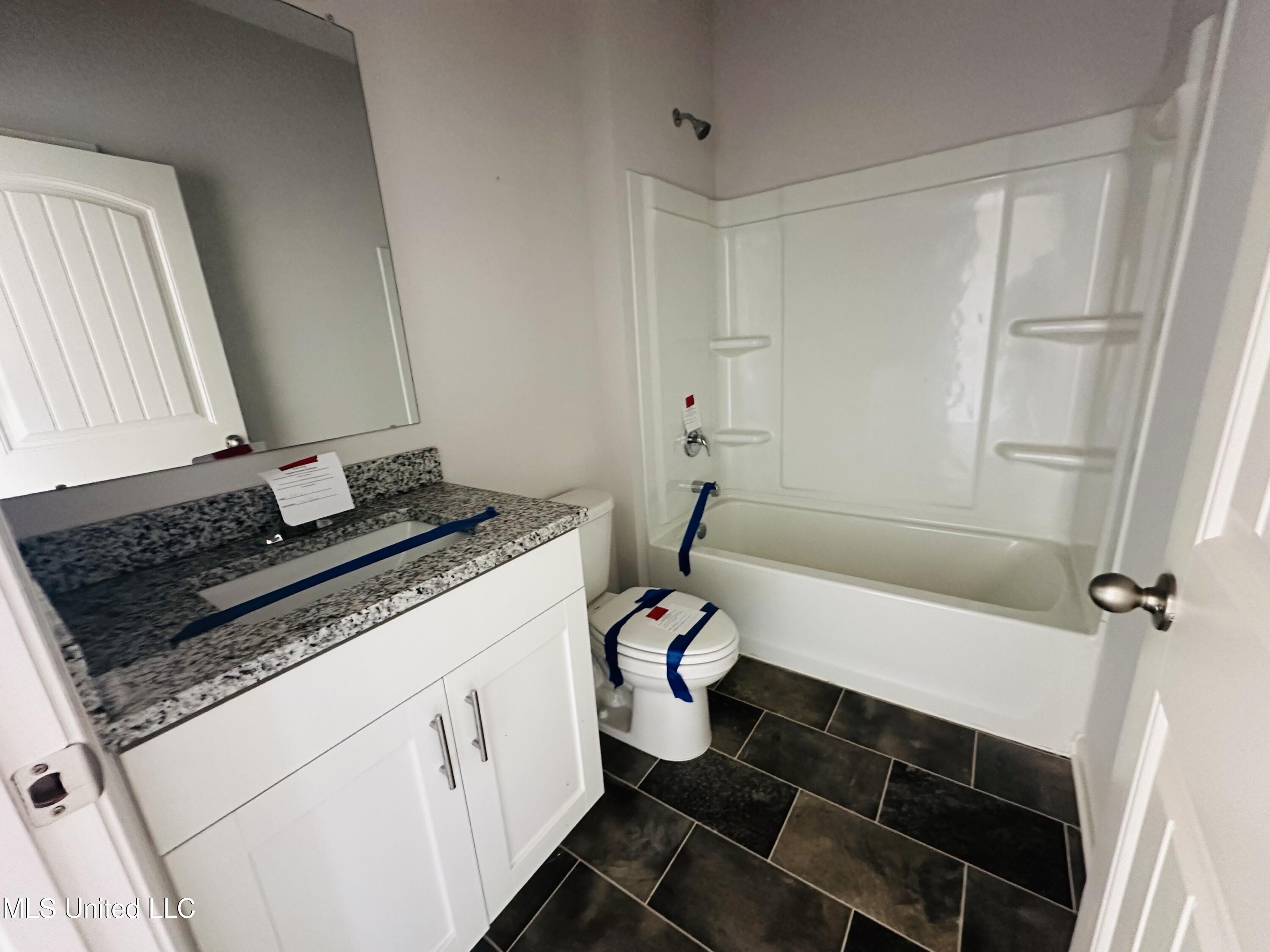 87 Banks Boulevard Property Photo 4