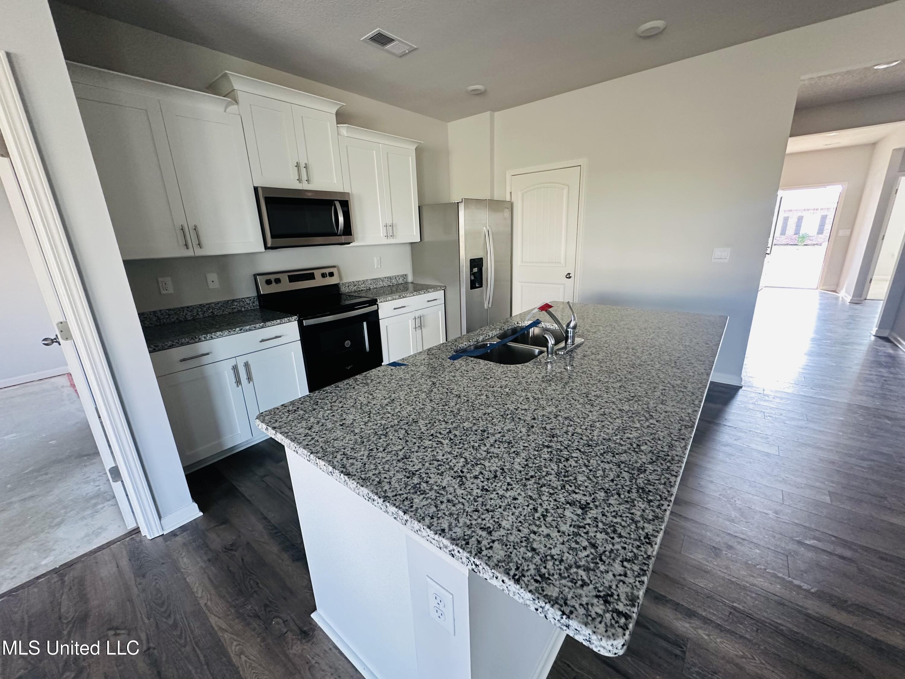 87 Banks Boulevard Property Photo 8