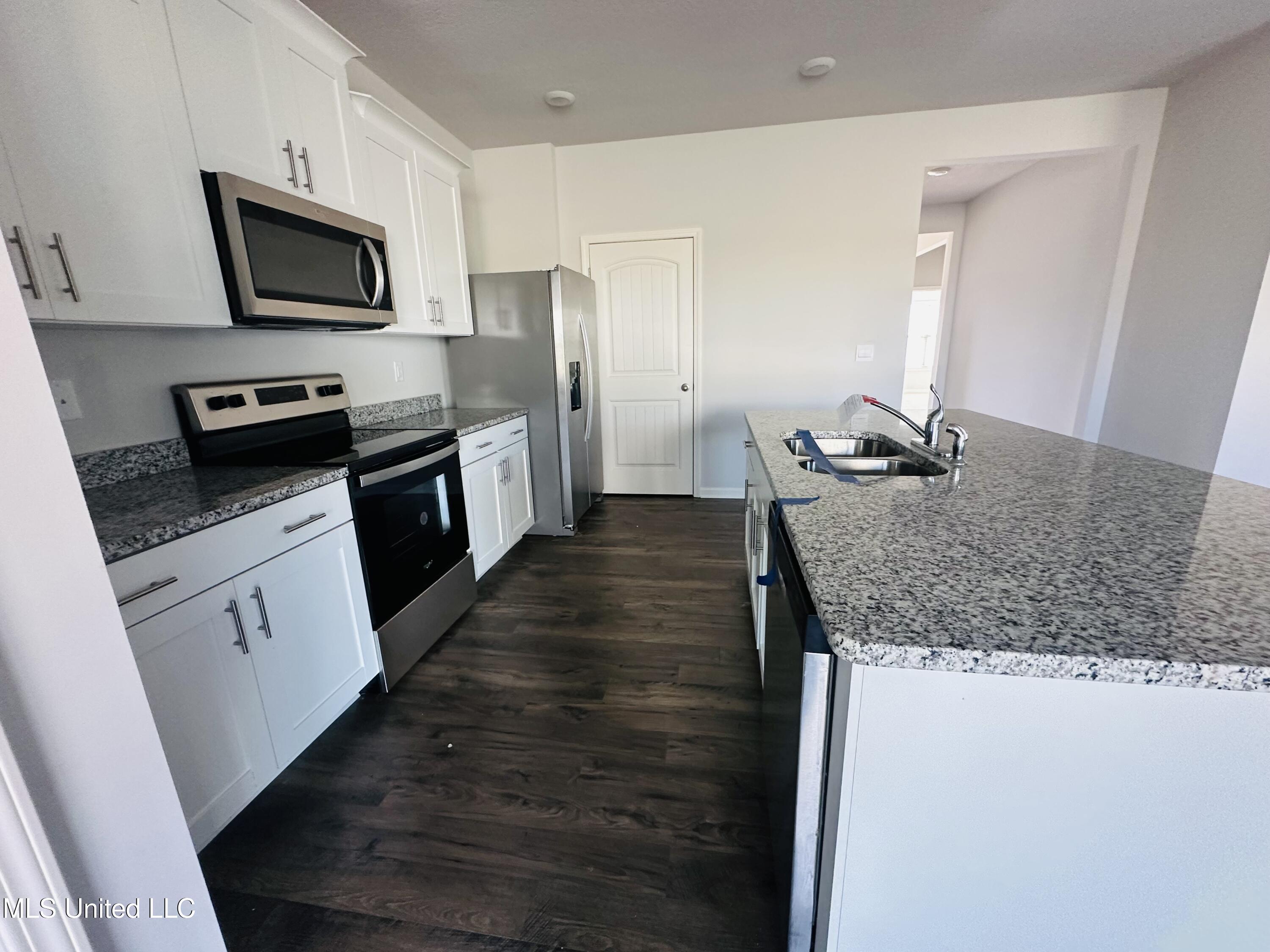 87 Banks Boulevard Property Photo 9