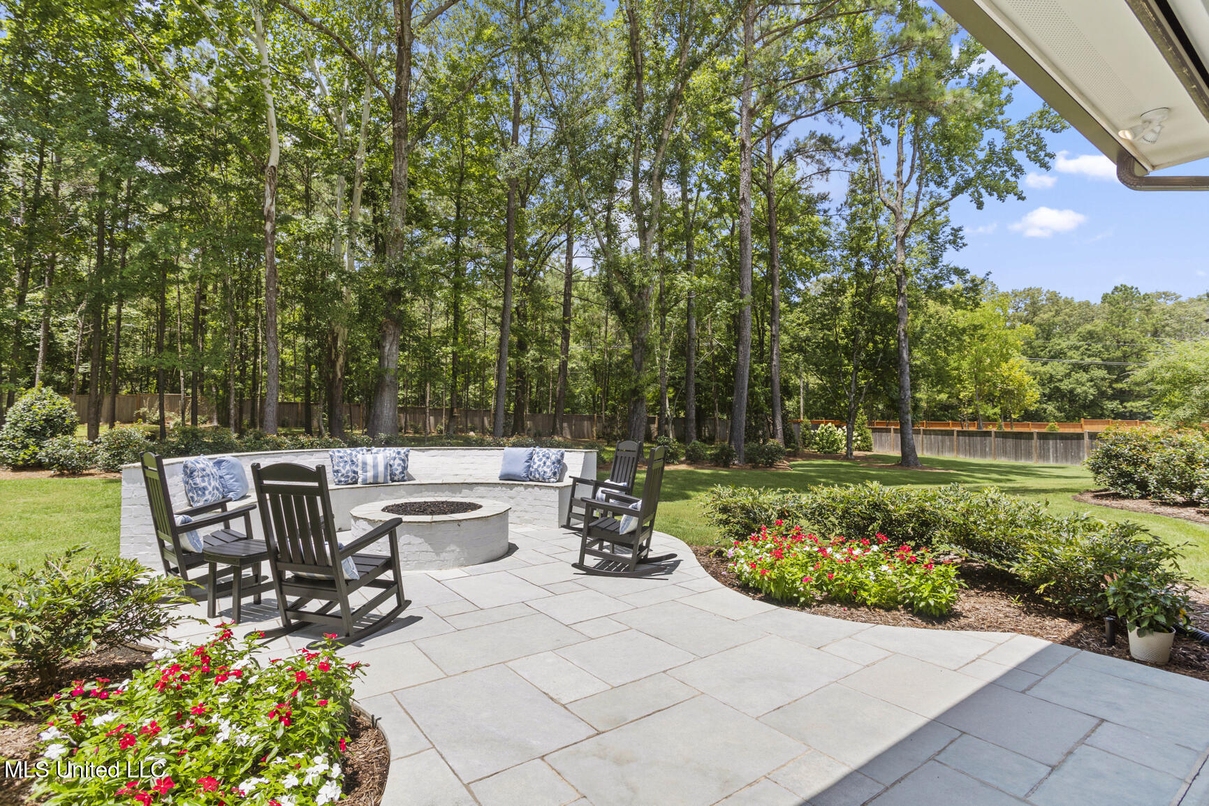 502 Cypress Cove Property Photo 2