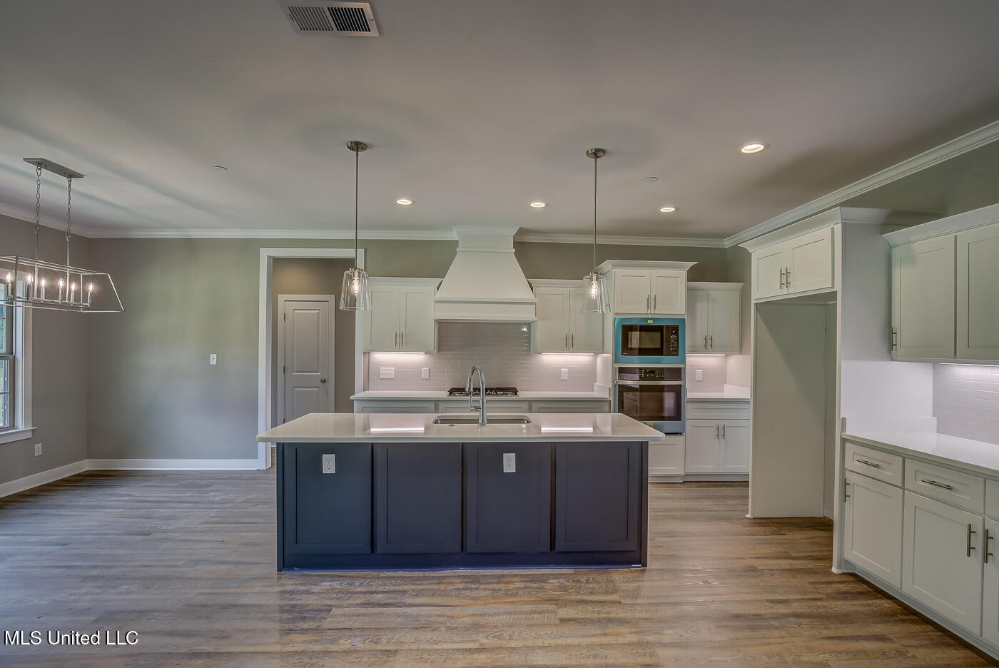 1634 Tributary Drive Property Photo 3