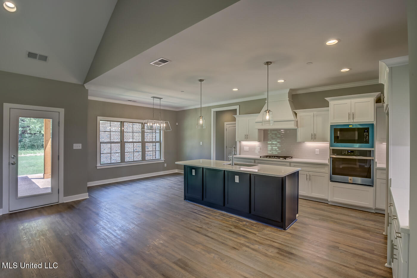 1634 Tributary Drive Property Photo 4