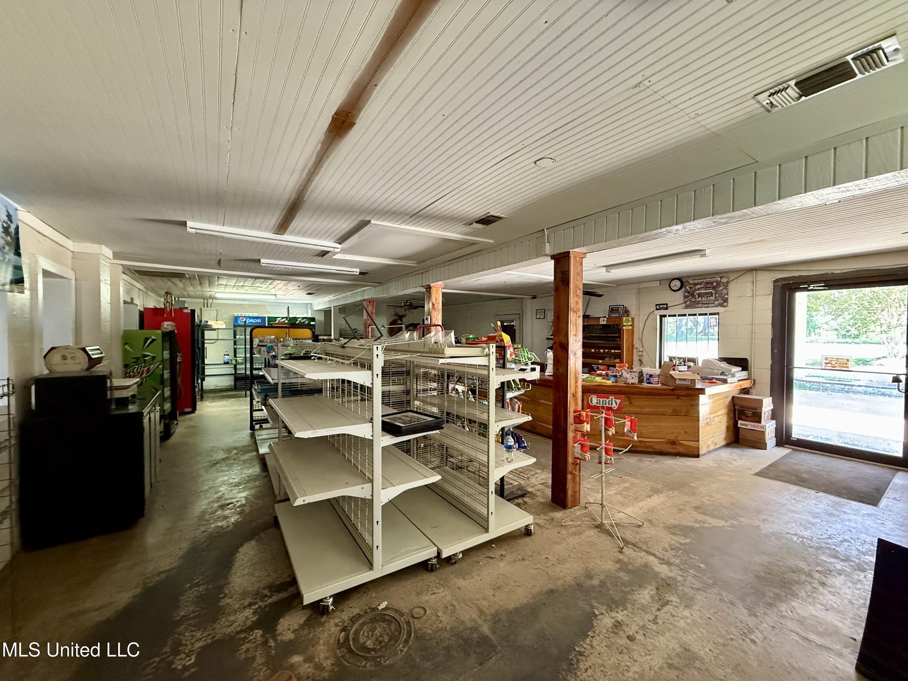 1681 Ms 550 Property Photo 4