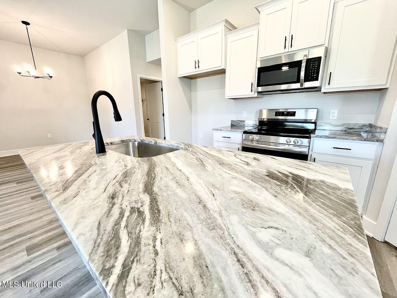 14954 Fritz Circle Property Photo 2