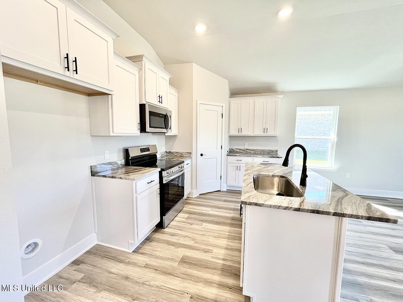 14954 Fritz Circle Property Photo 5