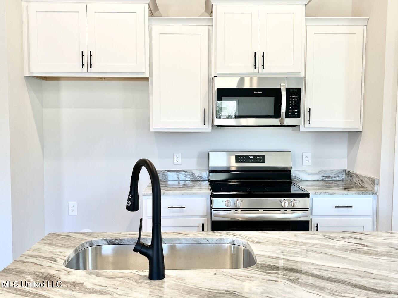 14954 Fritz Circle Property Photo 6