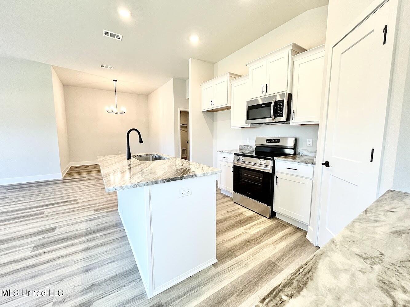 14954 Fritz Circle Property Photo 7