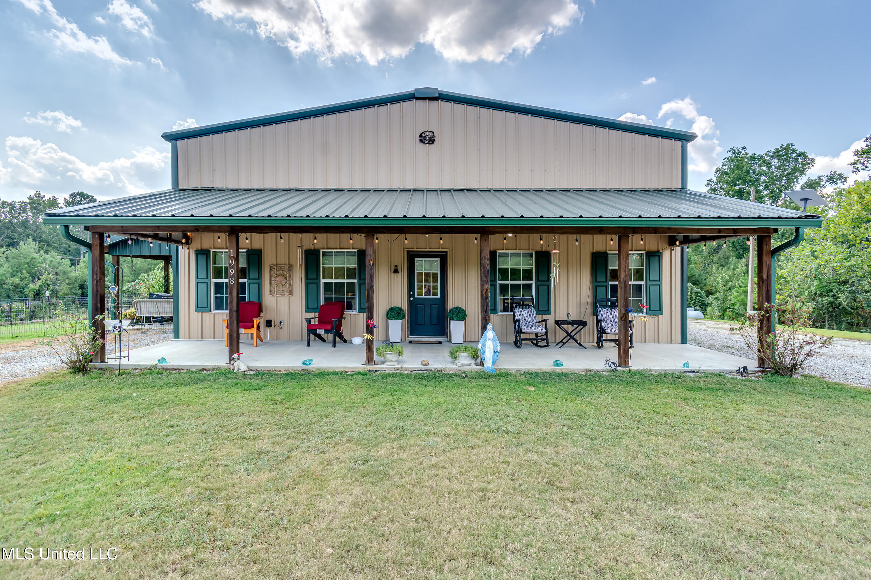 1998 Ms-16 West Property Photo 1