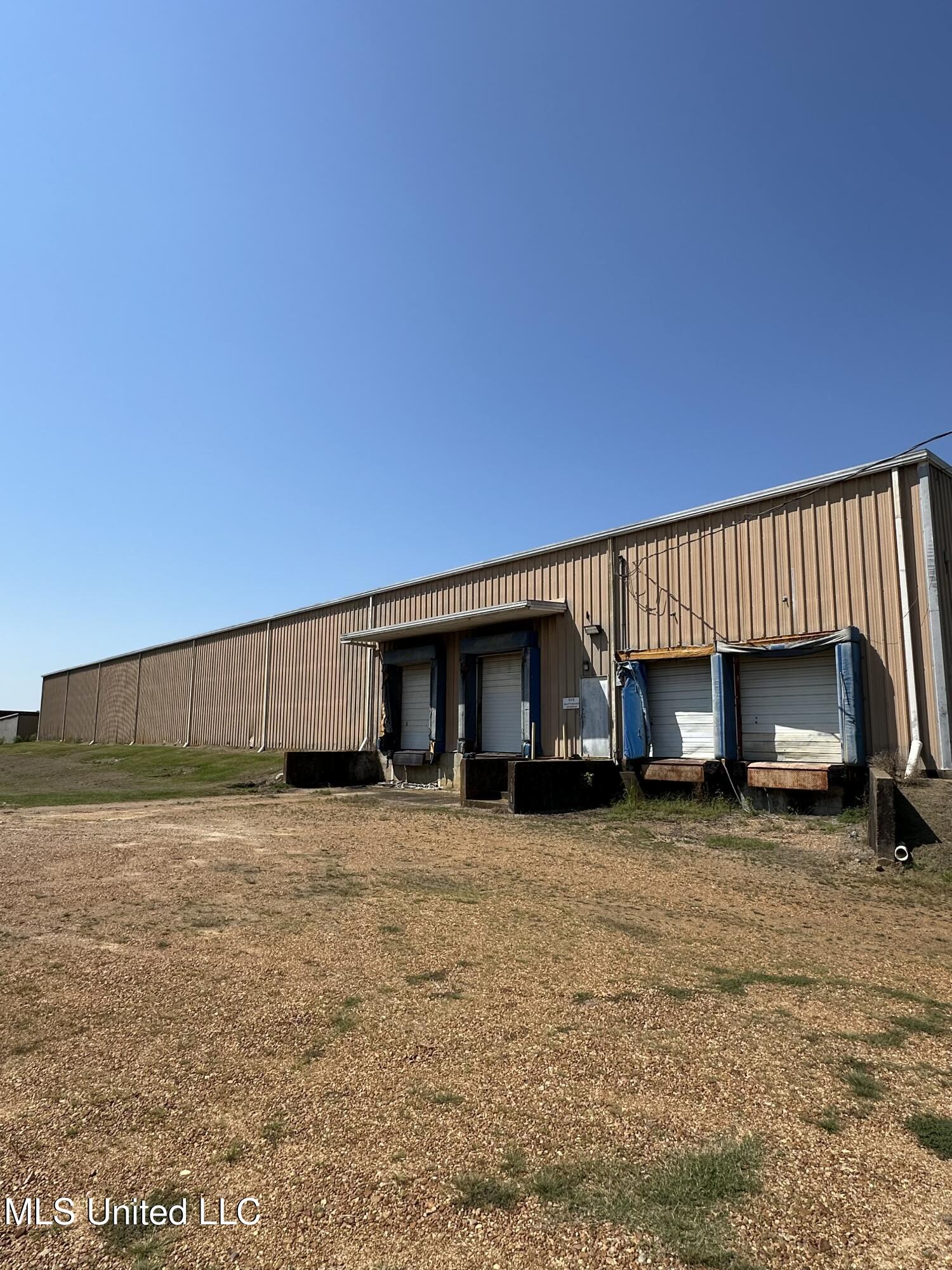 512 Matthews Drive Property Photo 2