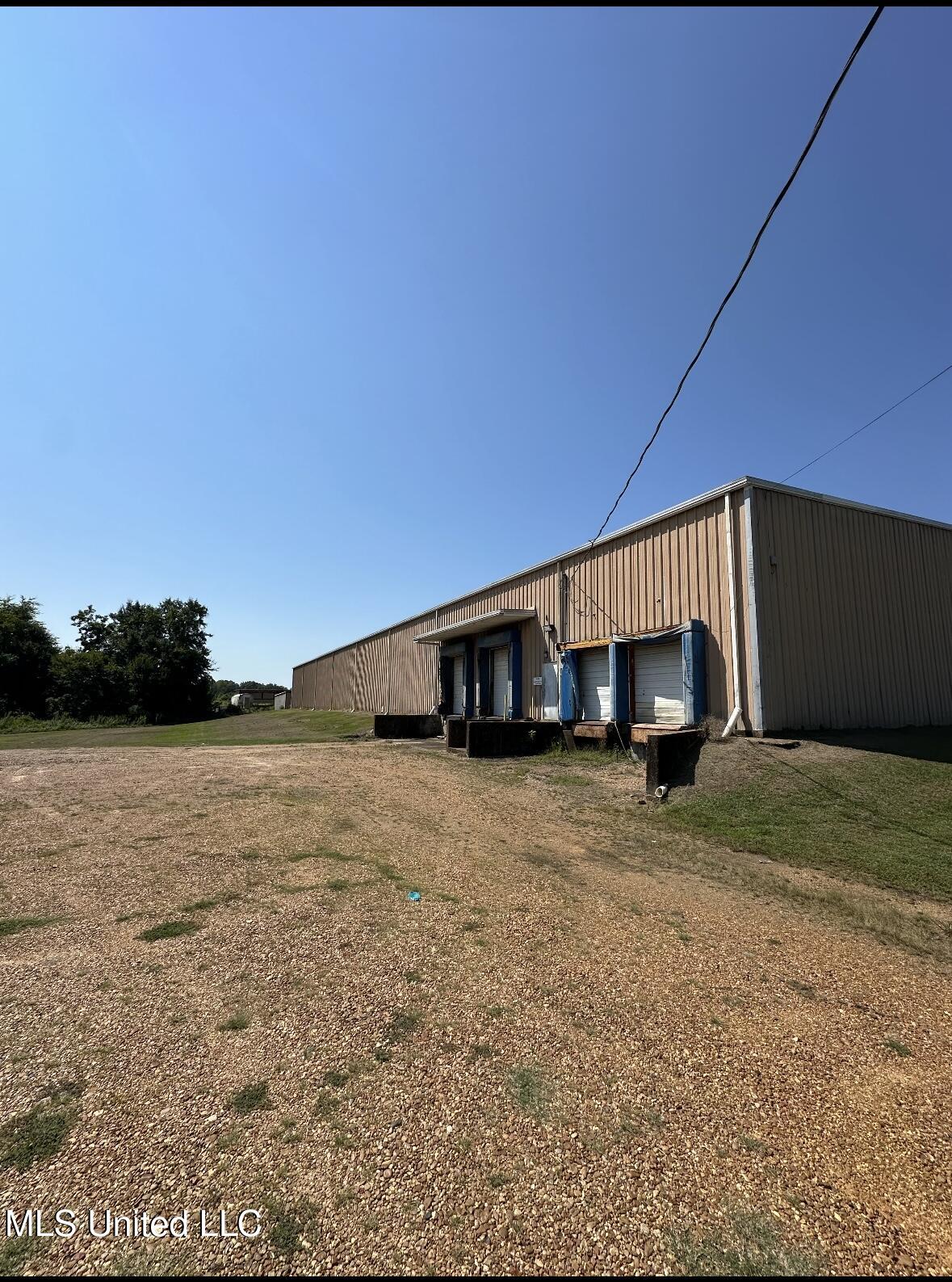 512 Matthews Drive Property Photo 3