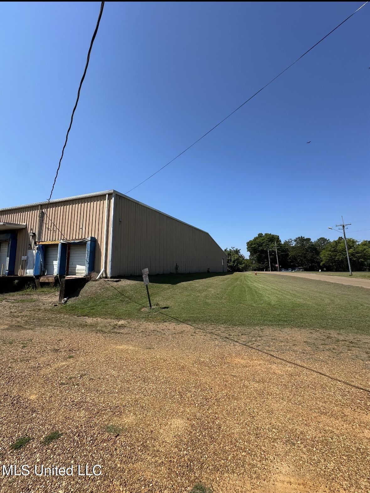 512 Matthews Drive Property Photo 4