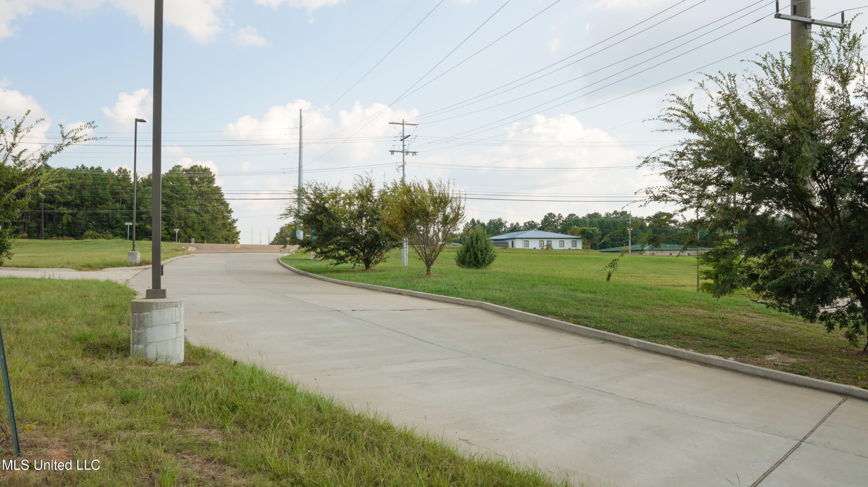 5076 Lakeland Drive Property Photo 9