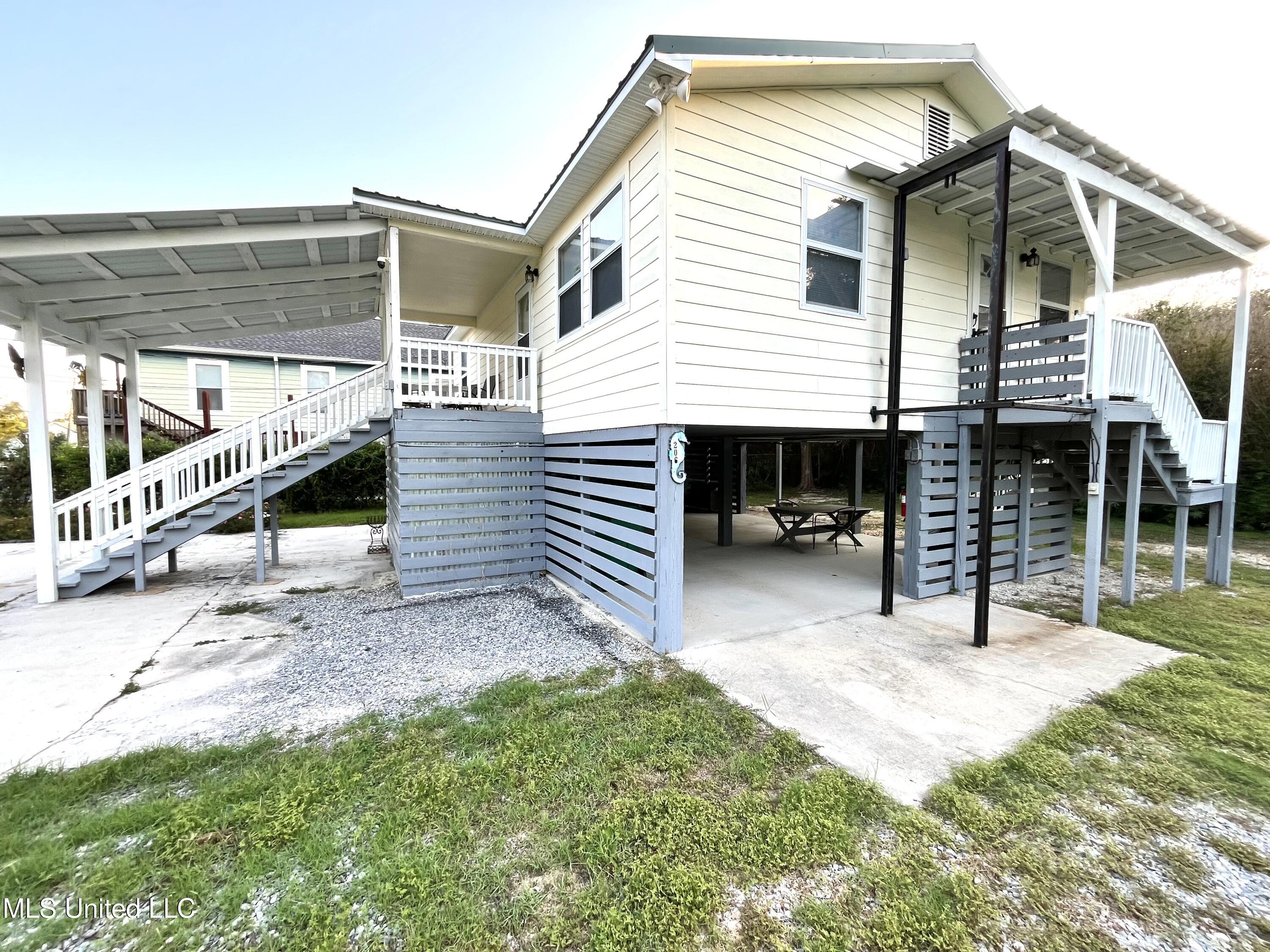 206 Gulf Drive Property Photo 2