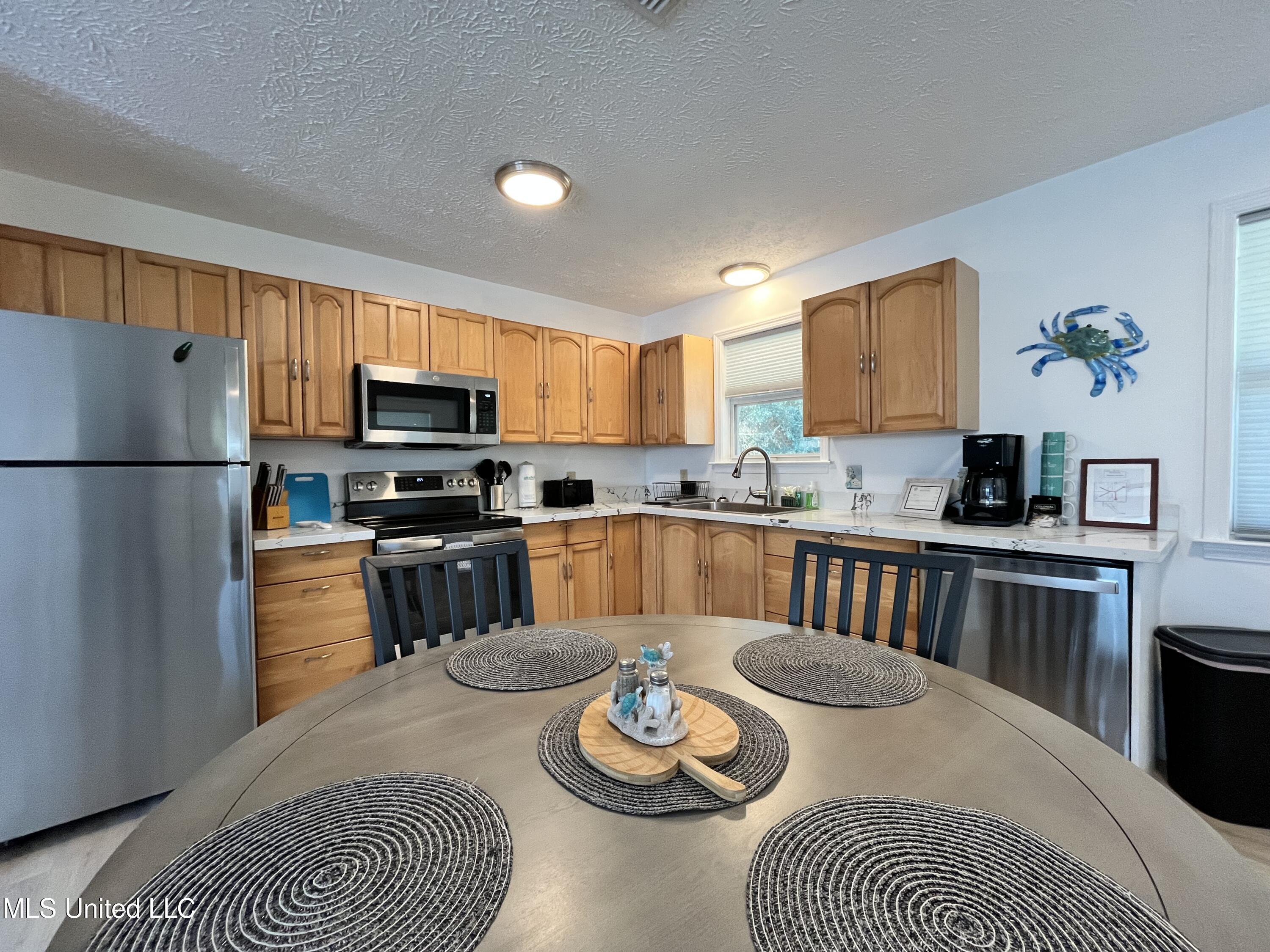 206 Gulf Drive Property Photo 4