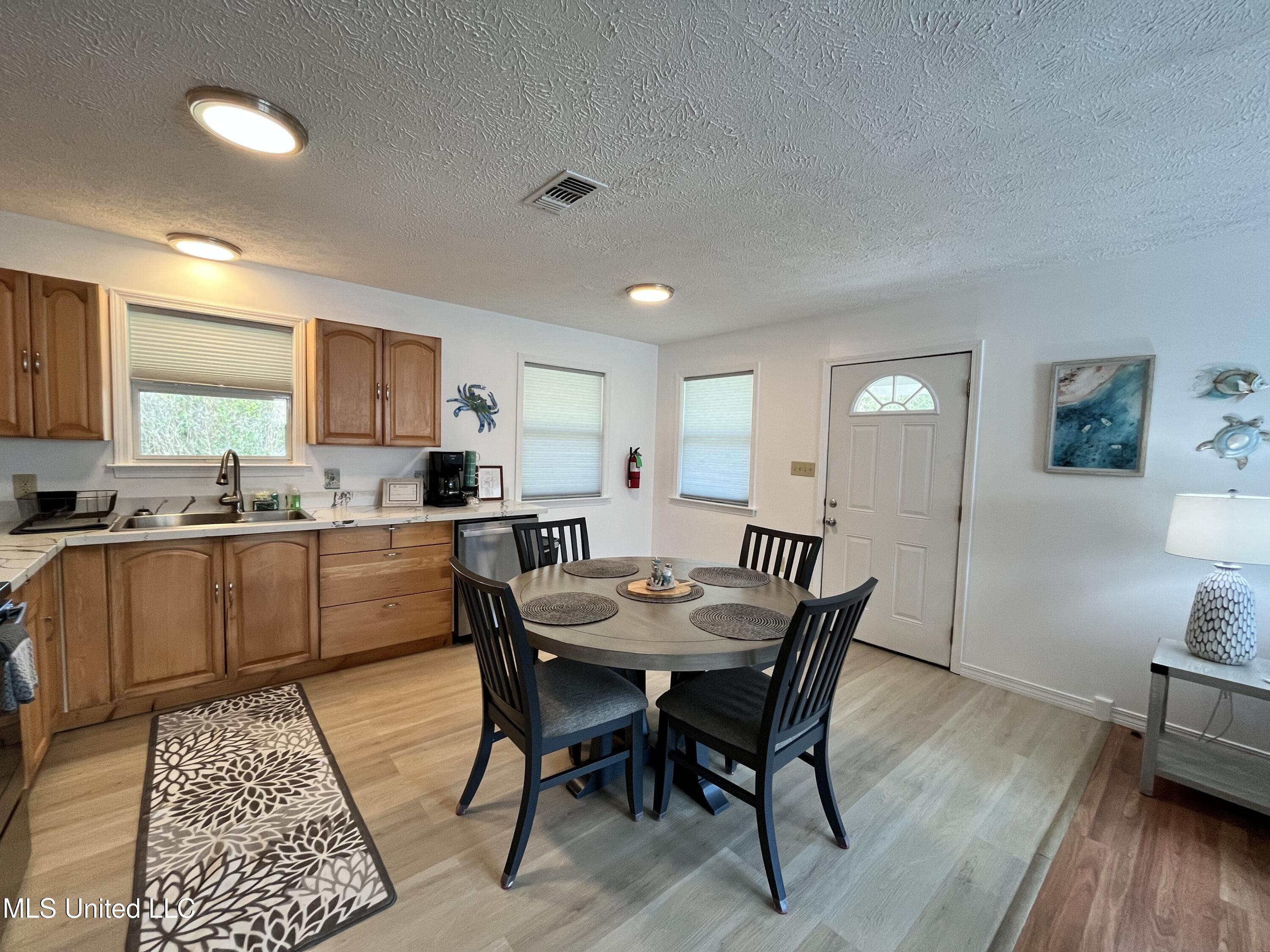 206 Gulf Drive Property Photo 6