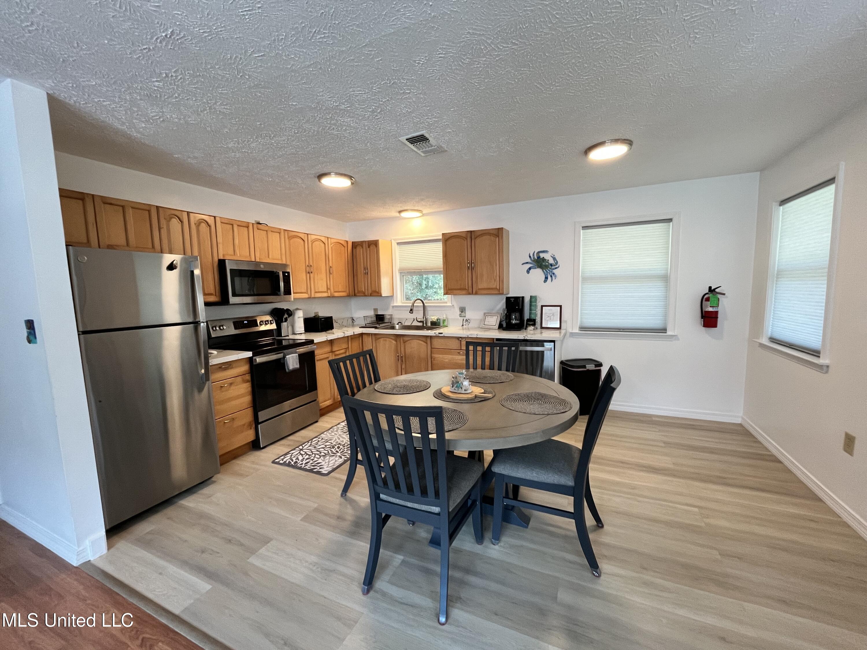 206 Gulf Drive Property Photo 7