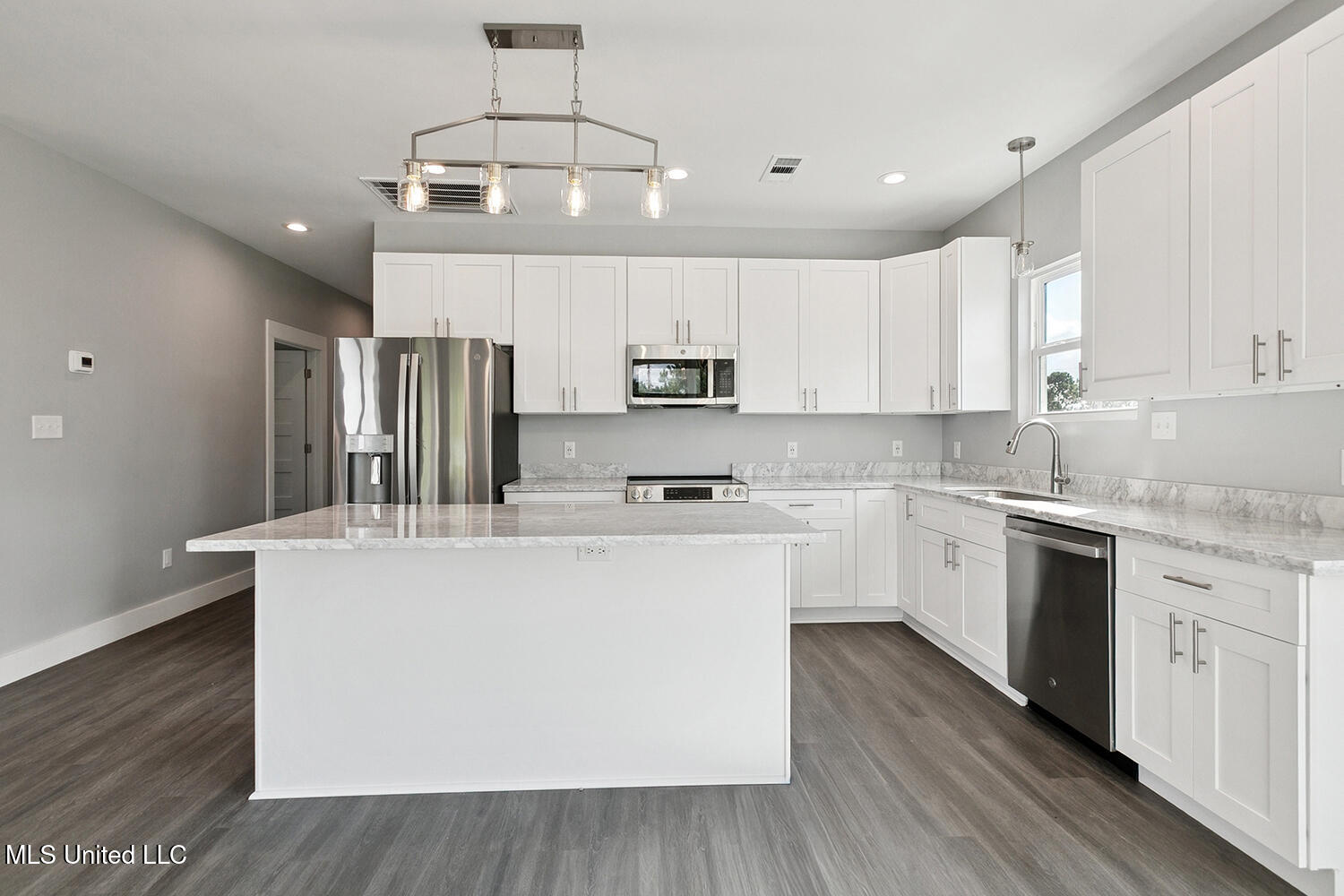 5019 Colorado Street Property Photo 5