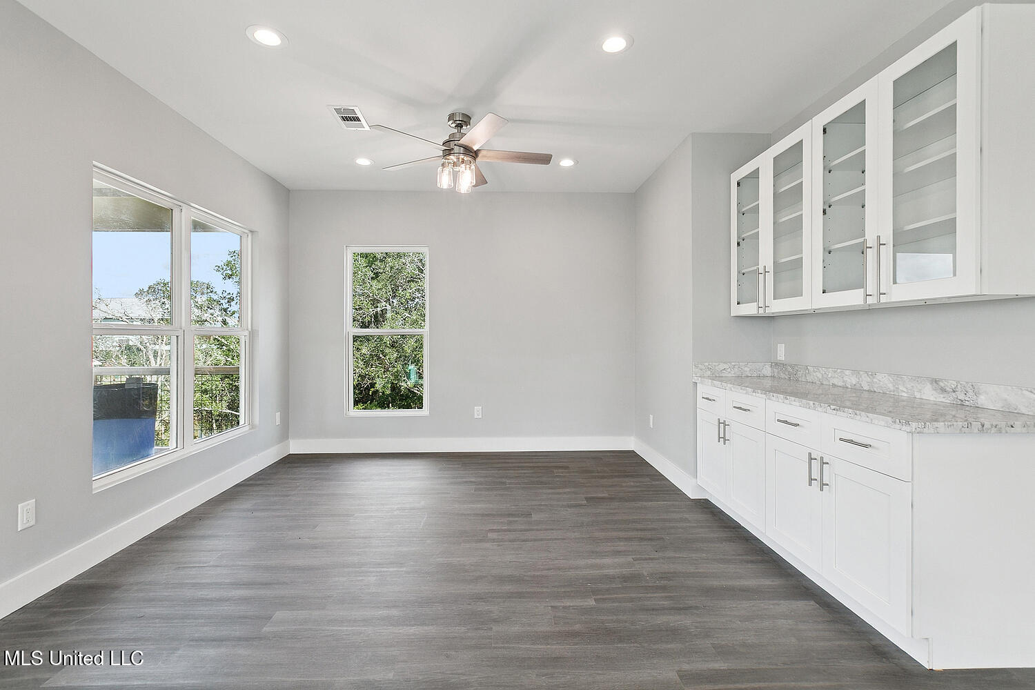 5019 Colorado Street Property Photo 8