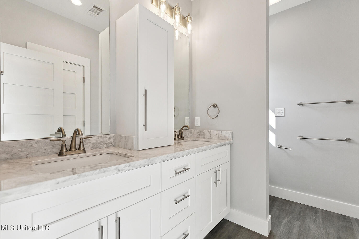 5019 Colorado Street Property Photo 11