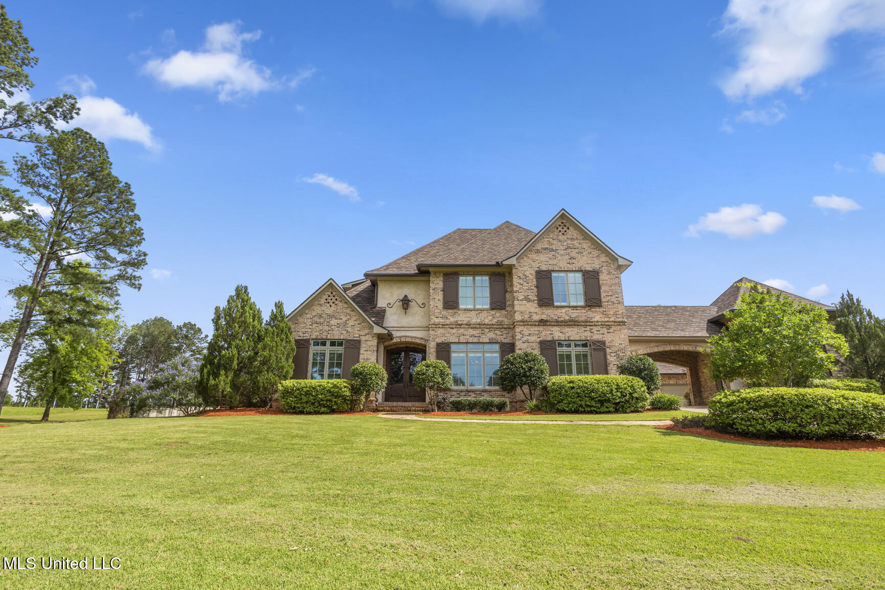 430 Johnstone Drive Property Photo 1