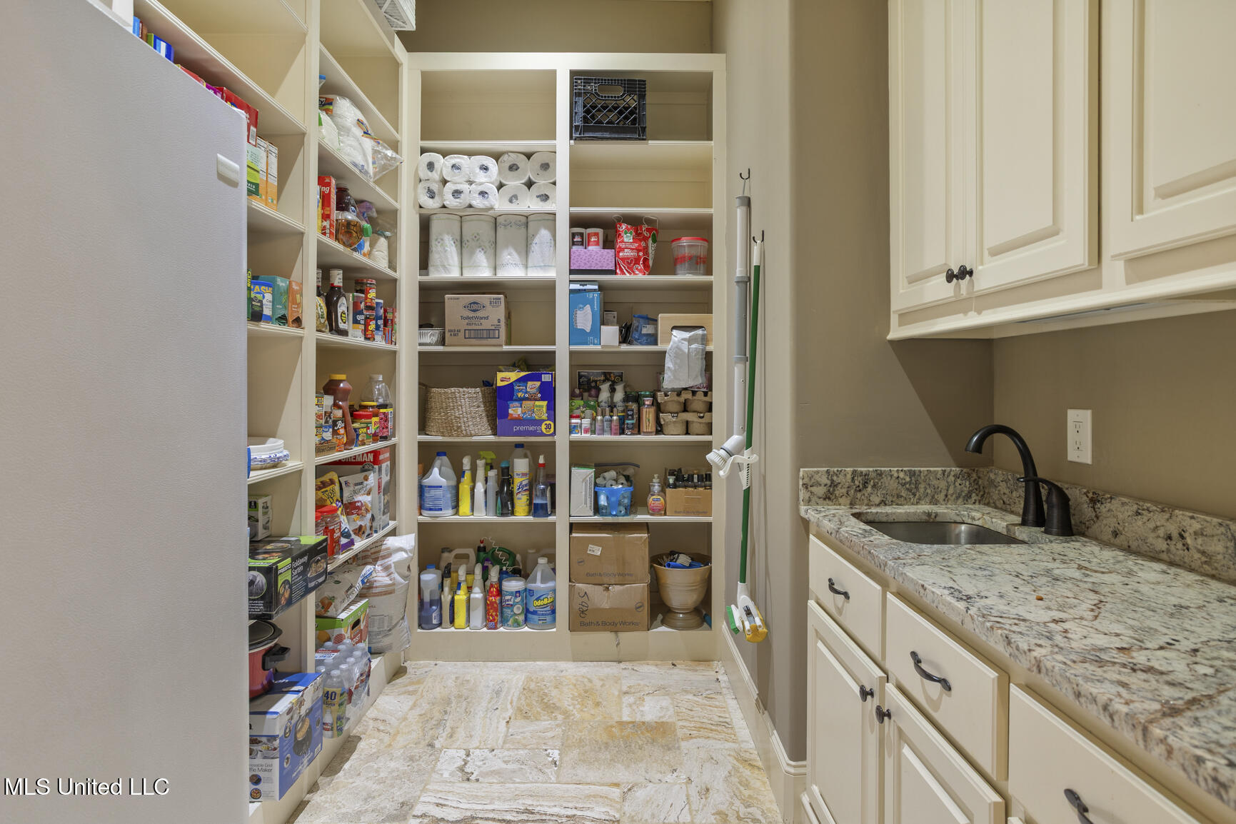430 Johnstone Drive Property Photo 14