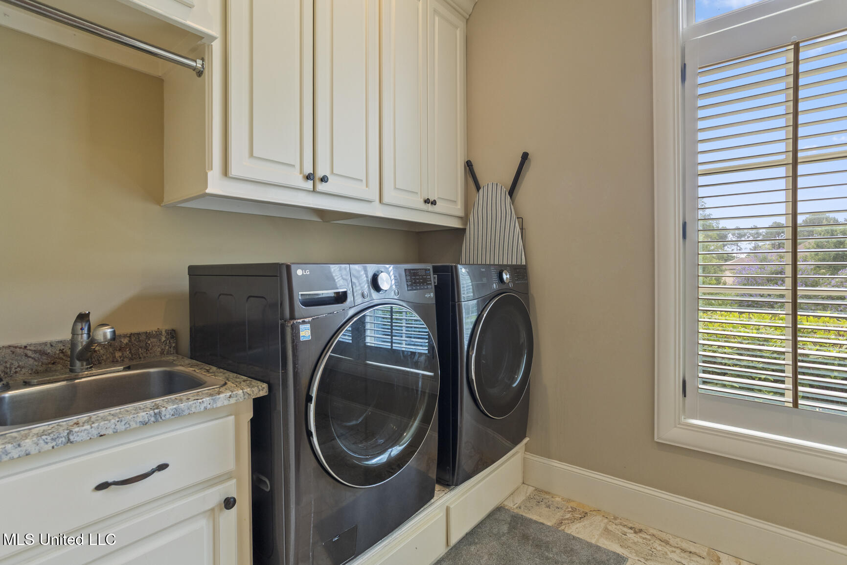 430 Johnstone Drive Property Photo 34