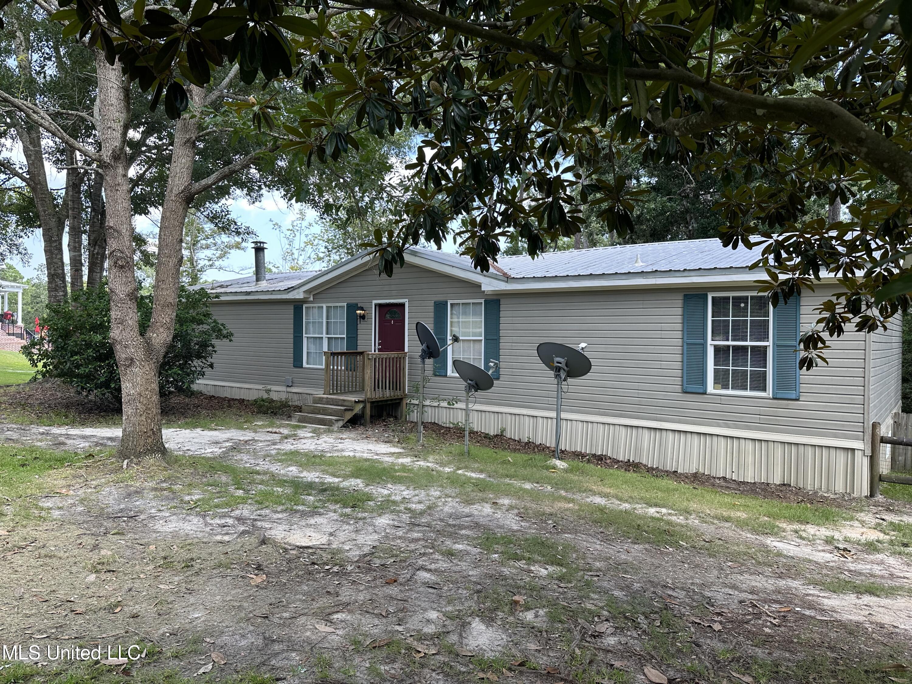 6601 Woodlake Lane Property Photo 1