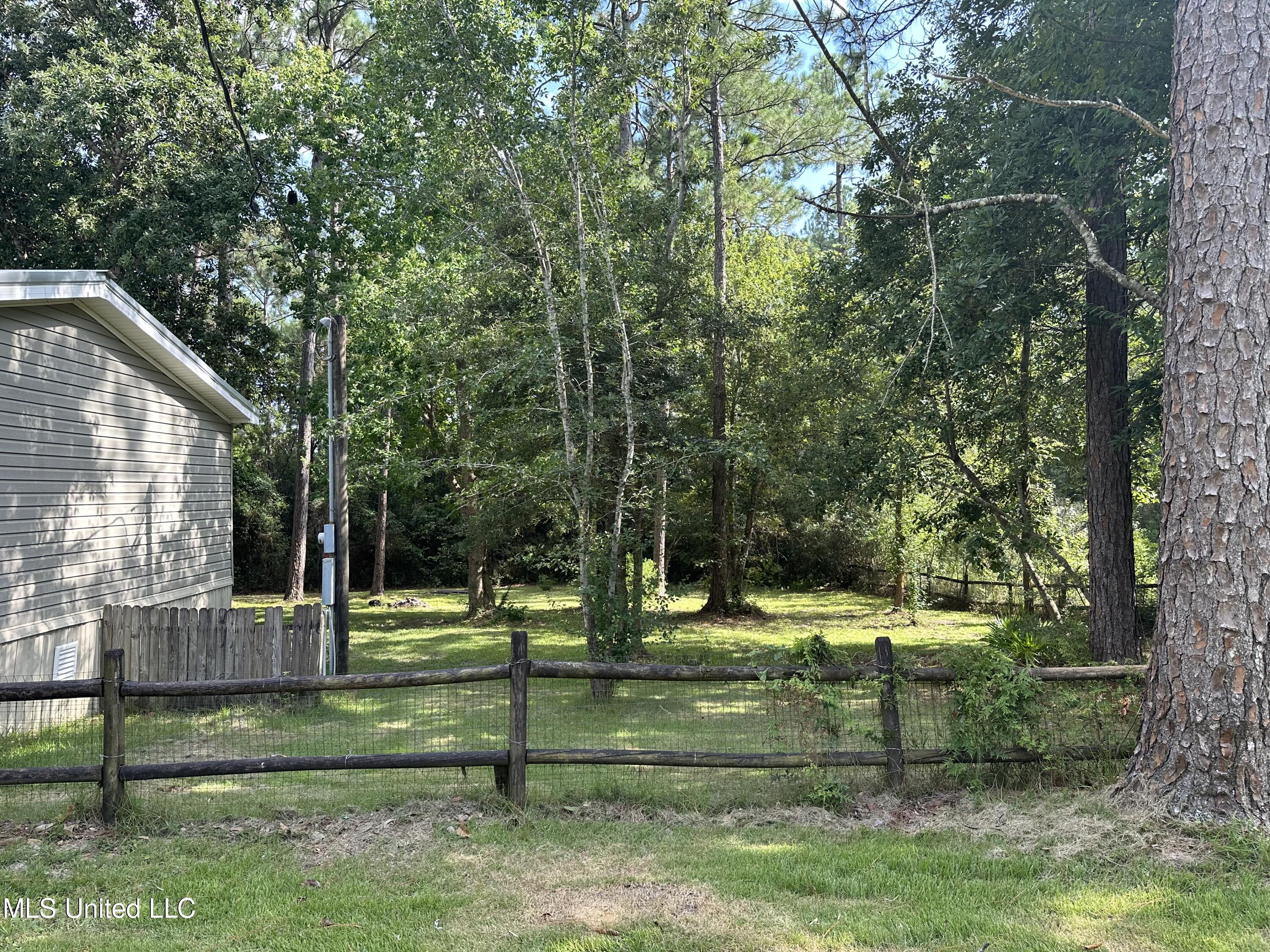 6601 Woodlake Lane Property Photo 2