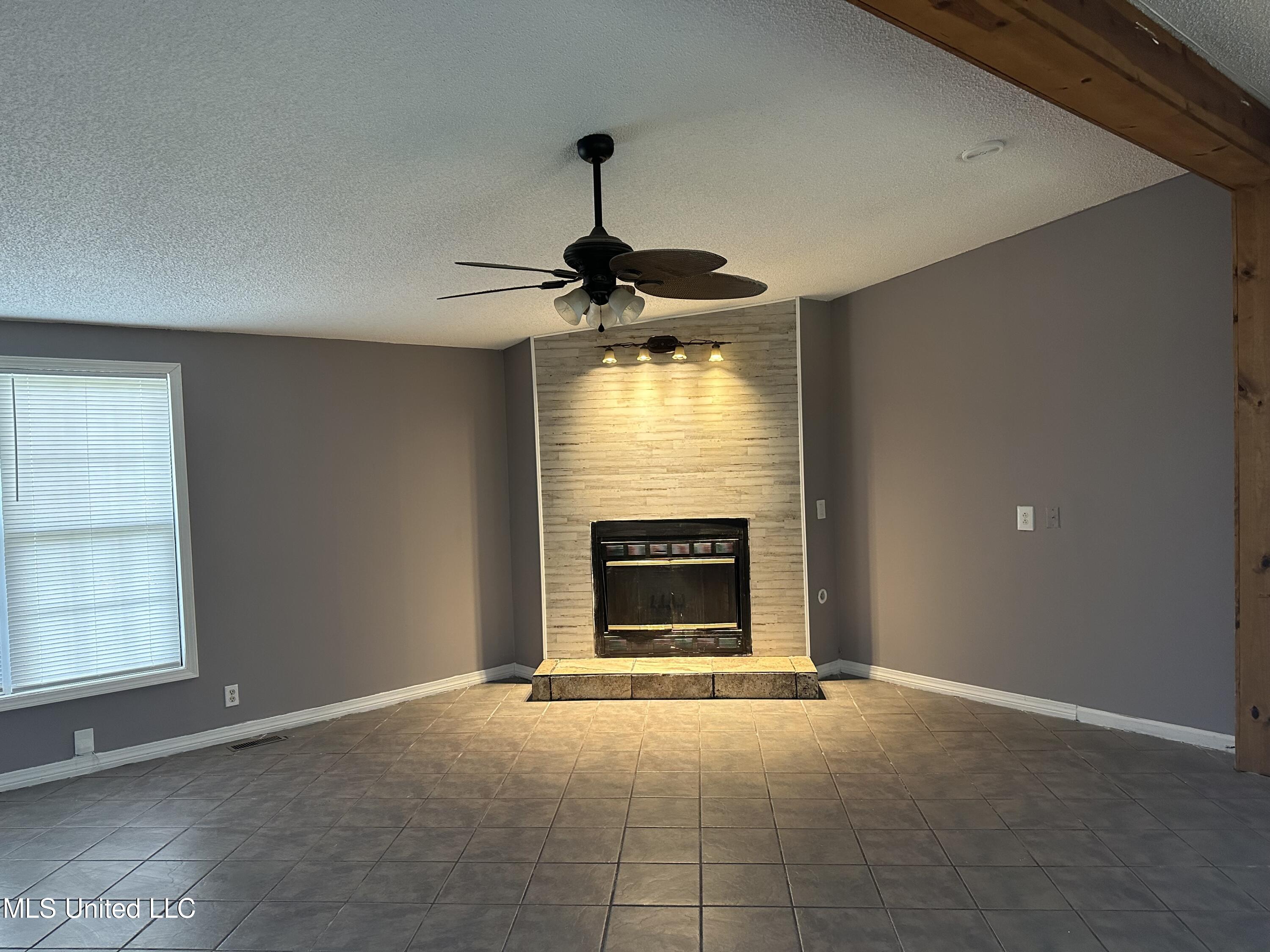 6601 Woodlake Lane Property Photo 3