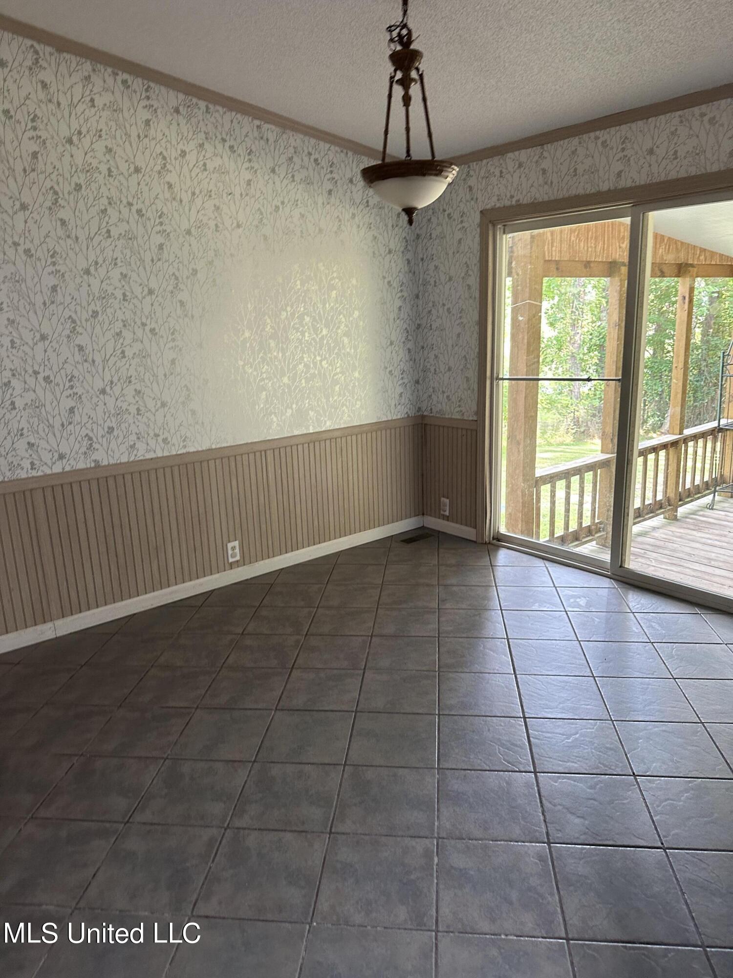 6601 Woodlake Lane Property Photo 5