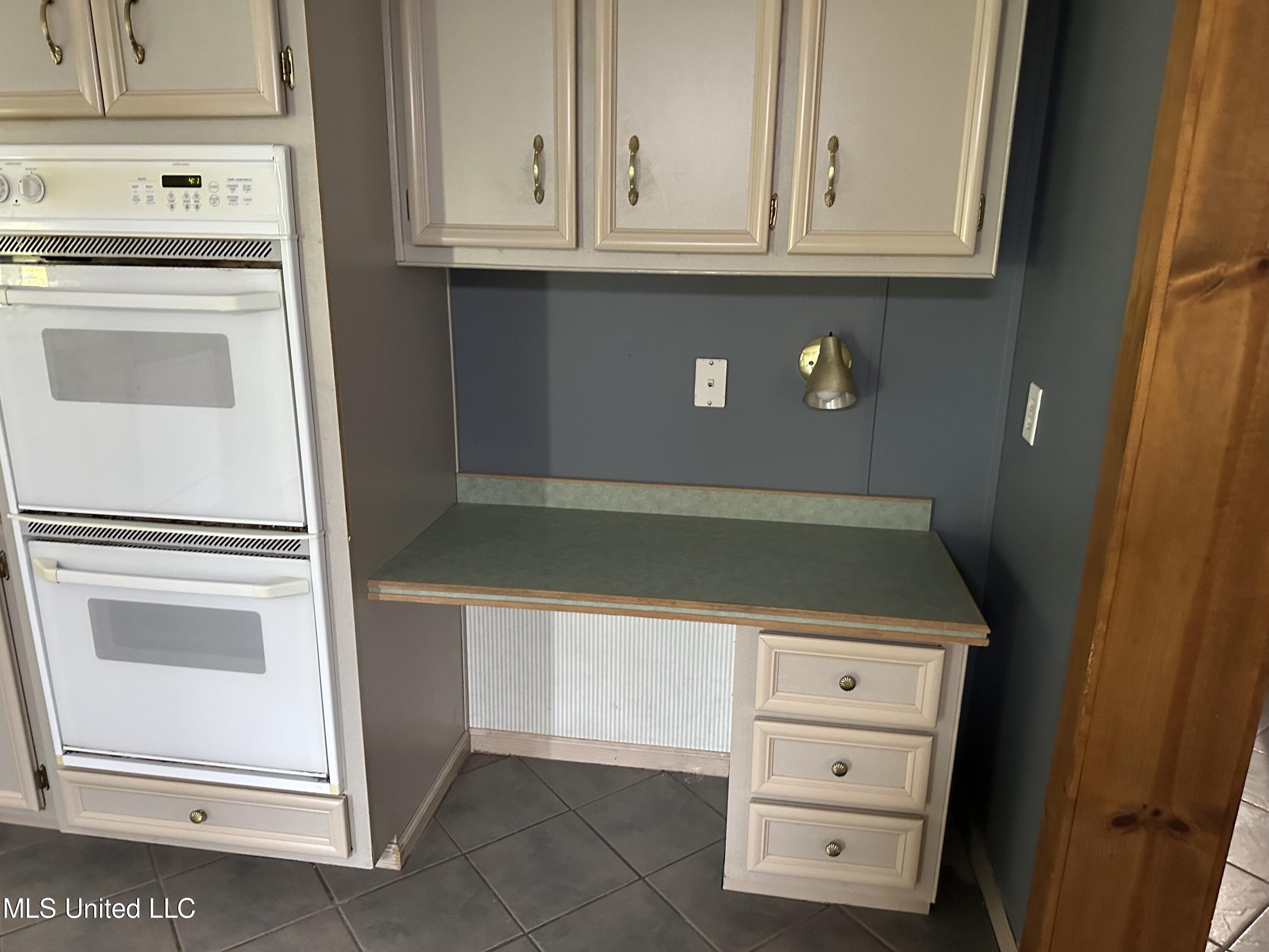 6601 Woodlake Lane Property Photo 6