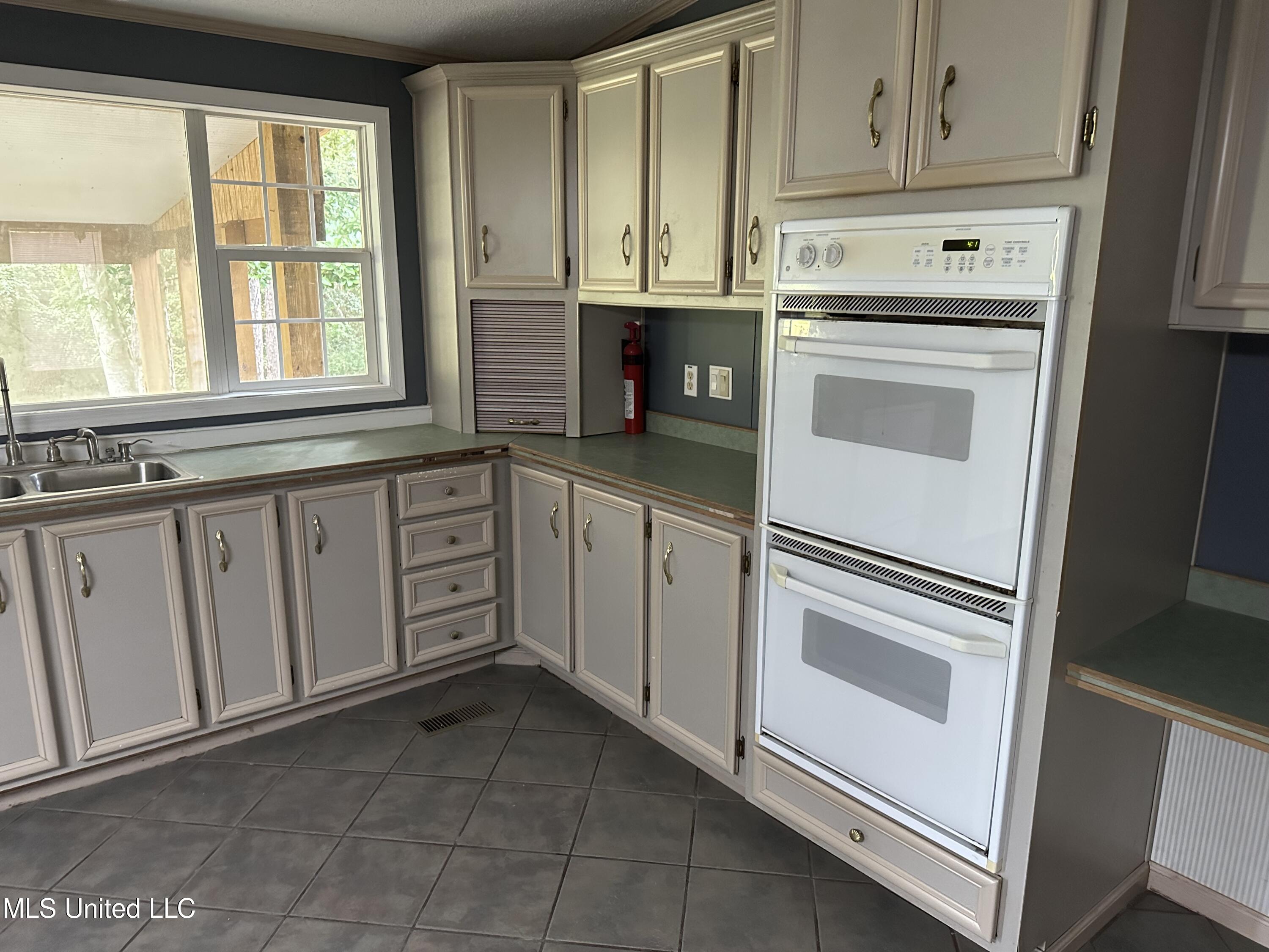 6601 Woodlake Lane Property Photo 7