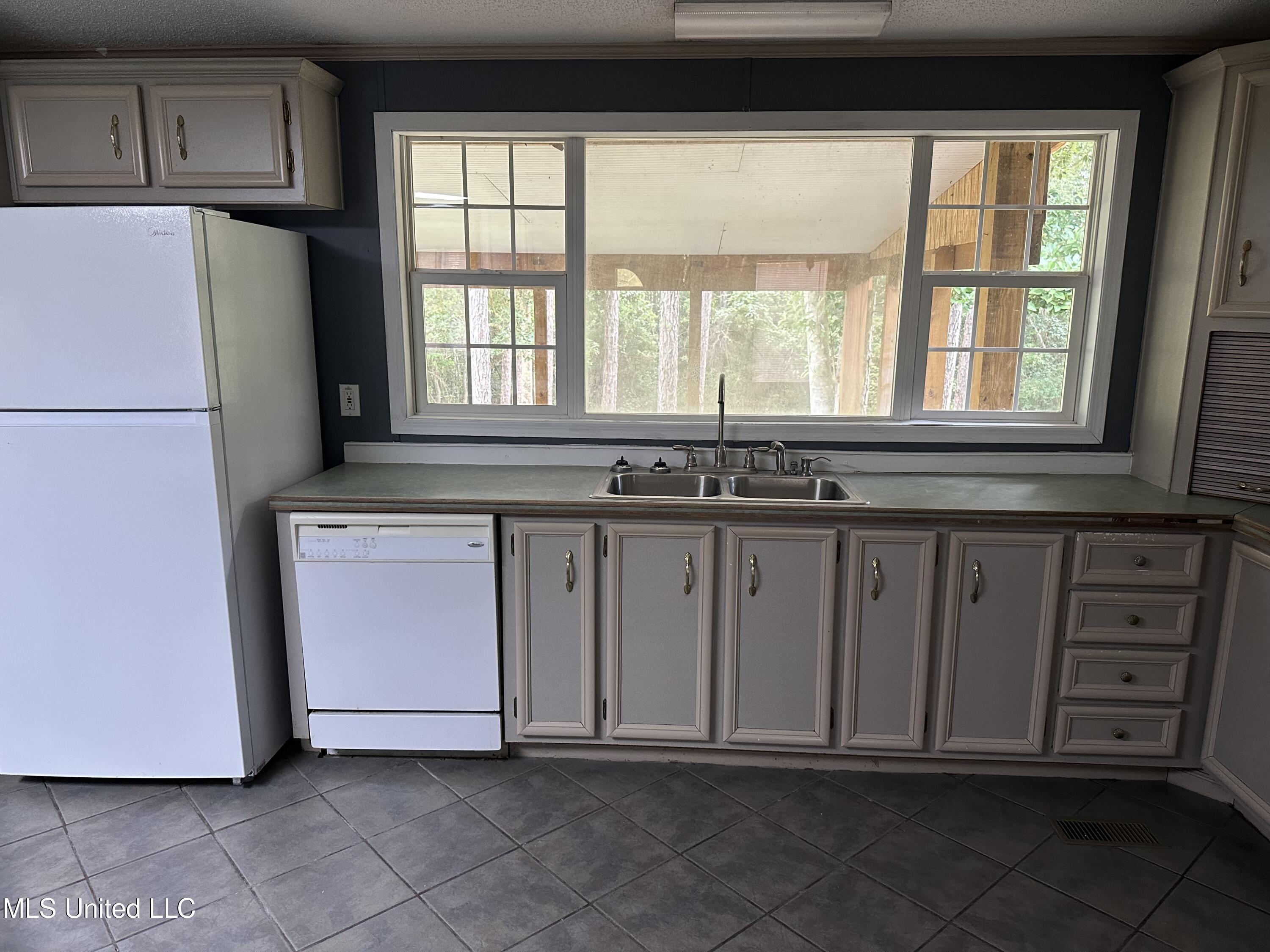 6601 Woodlake Lane Property Photo 8