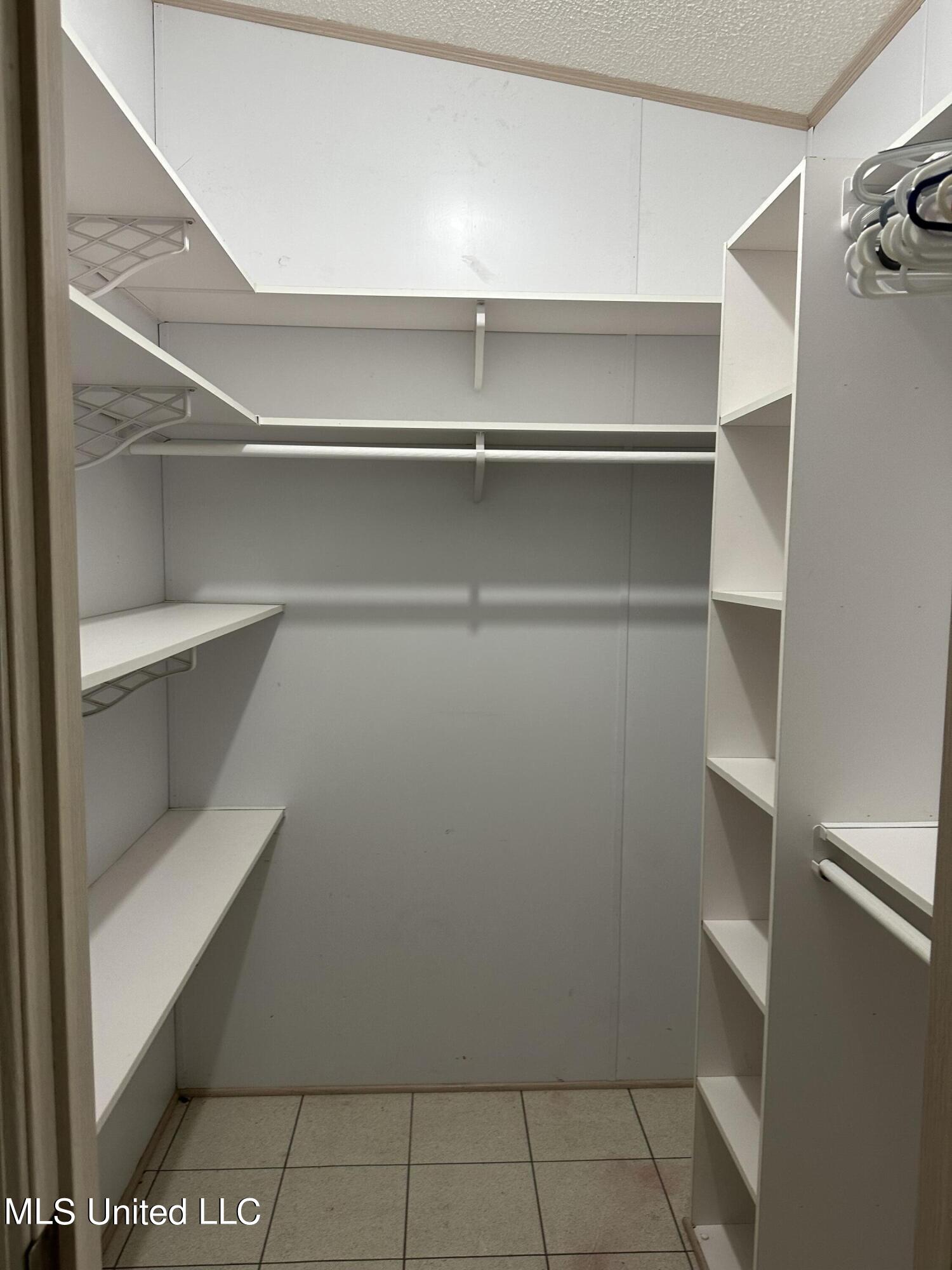 6601 Woodlake Lane Property Photo 13